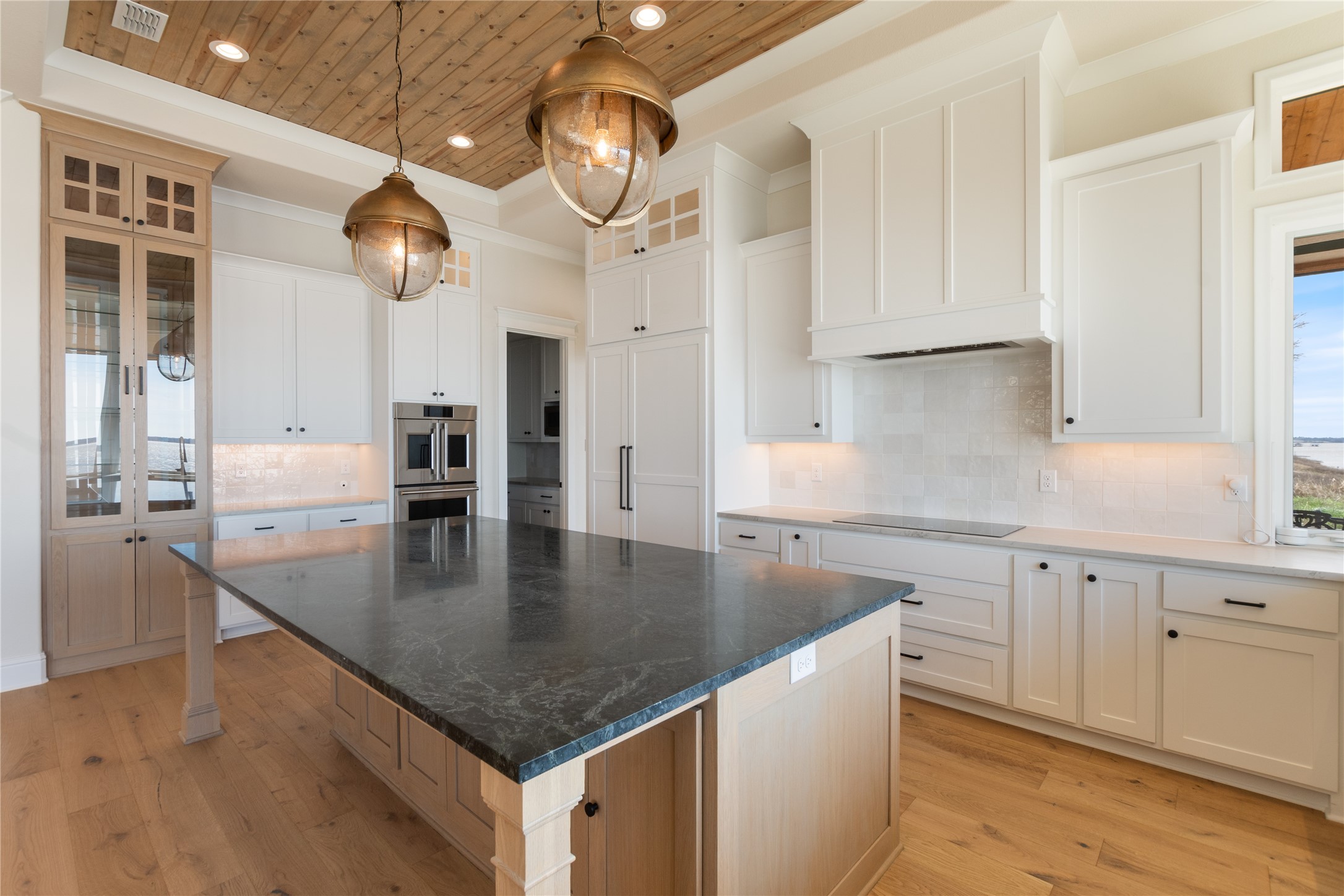 1552 Shoreline Drive