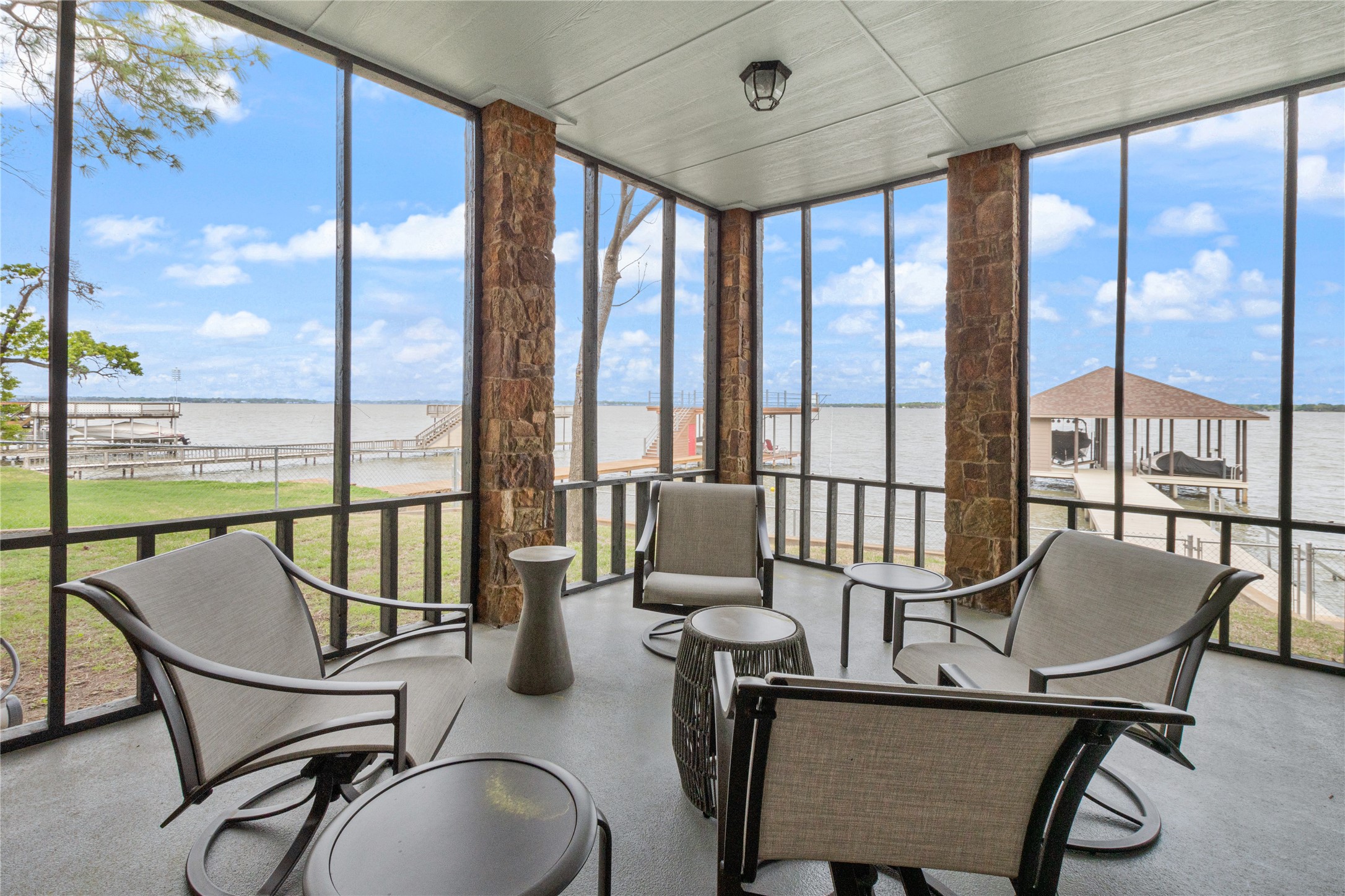 77 Isle of View Drive