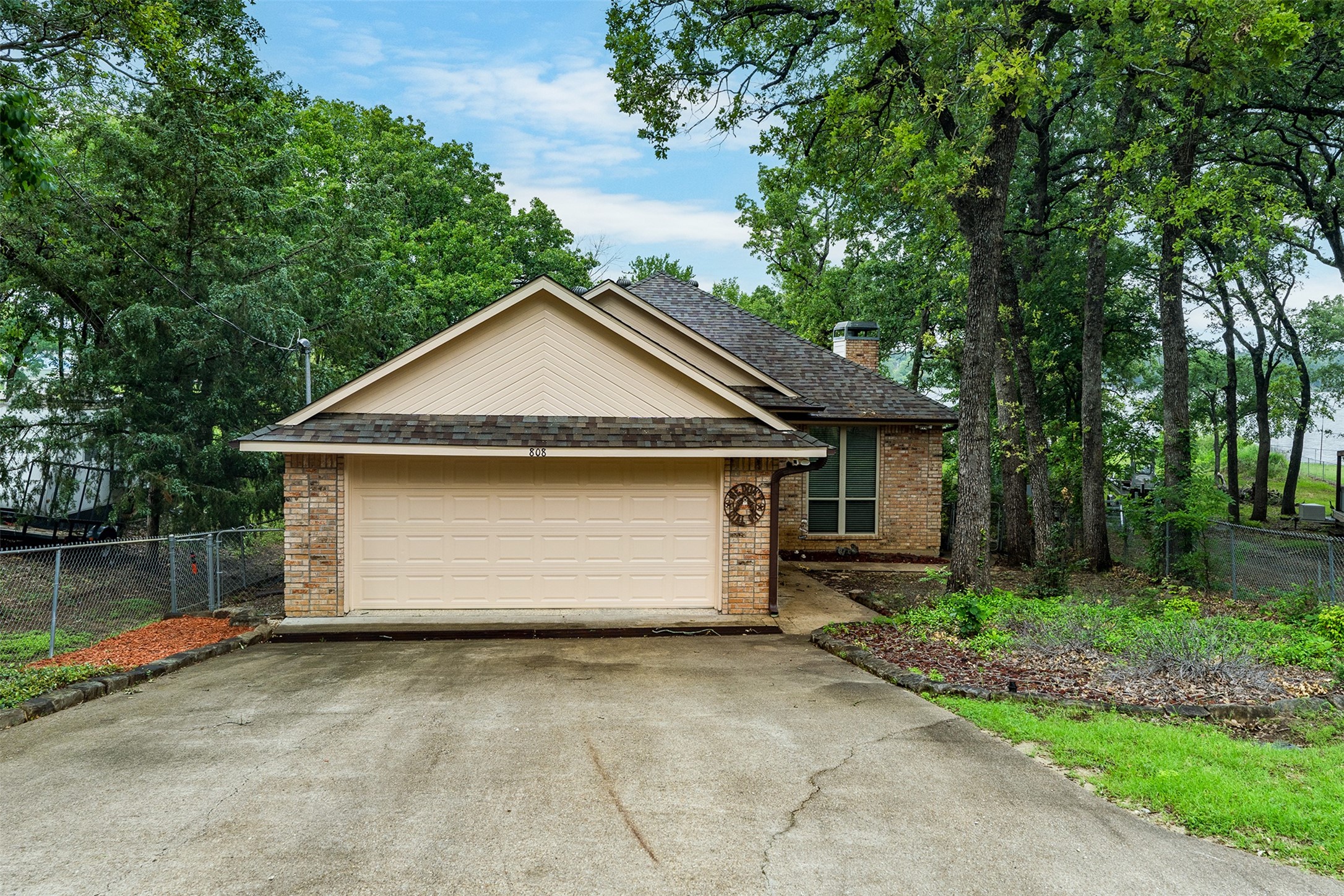 808 Oak Landing Circle