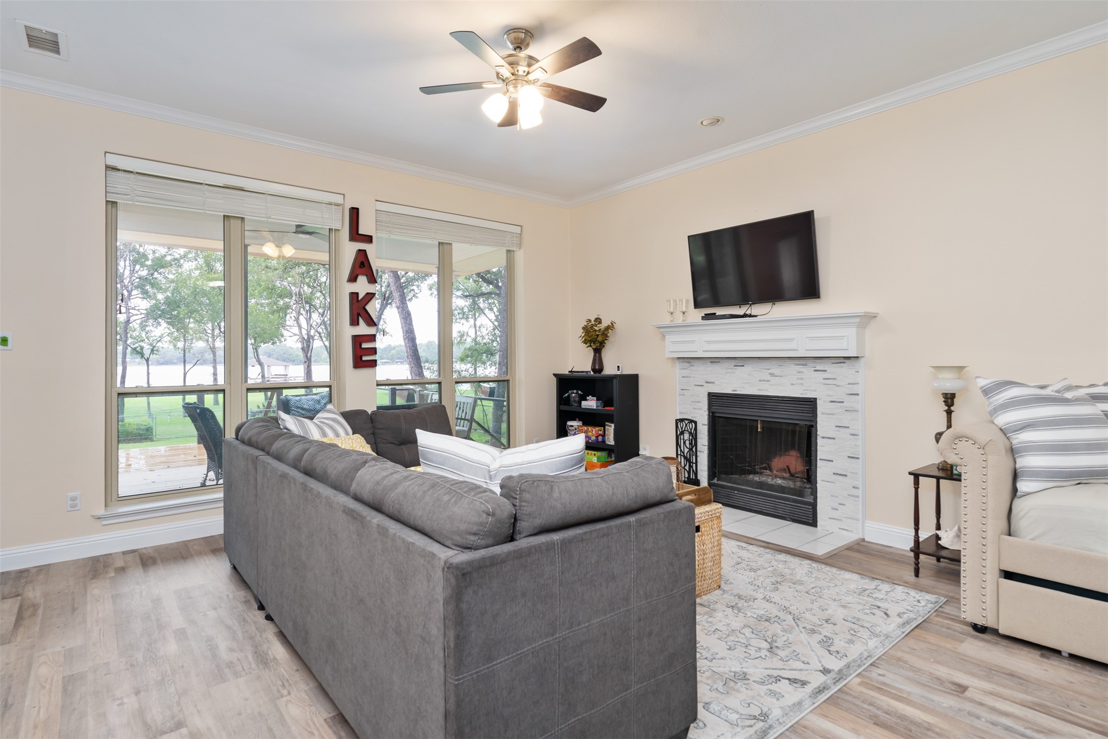 808 Oak Landing Circle