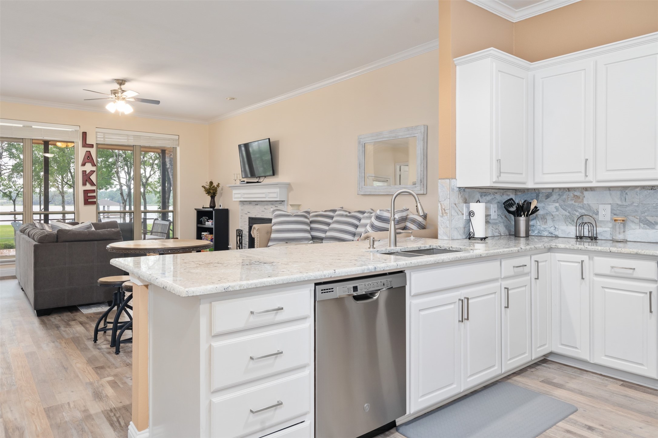 808 Oak Landing Circle