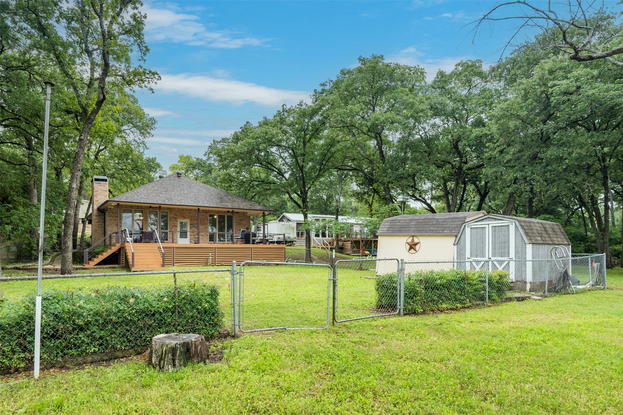 808 Oak Landing Circle