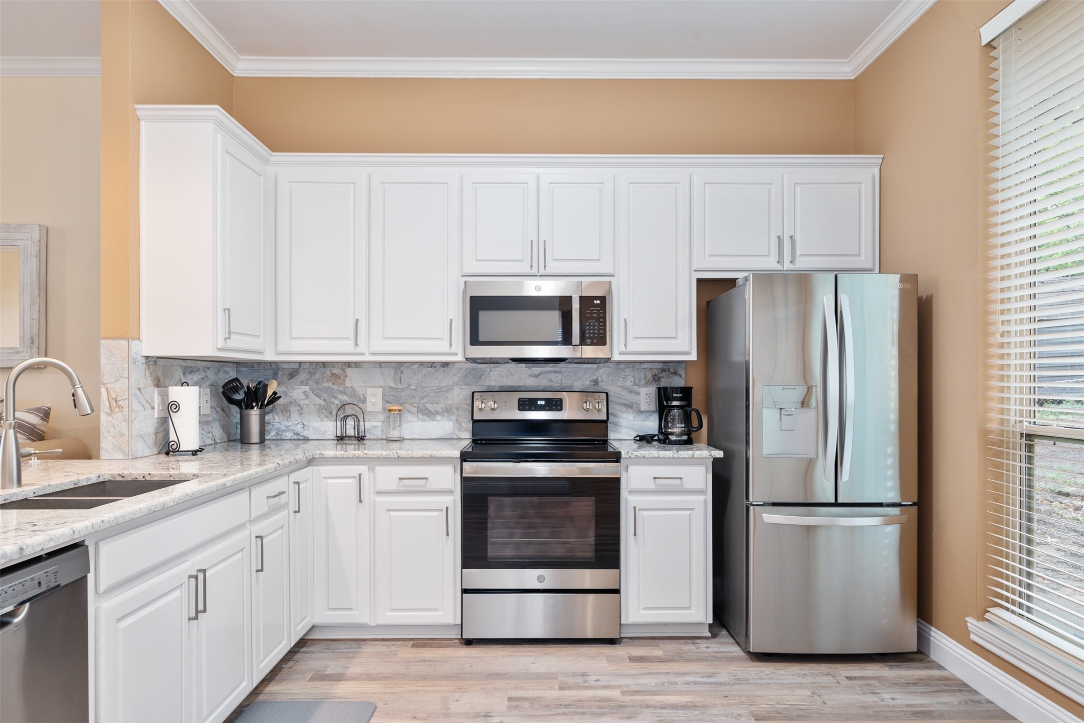 808 Oak Landing Circle