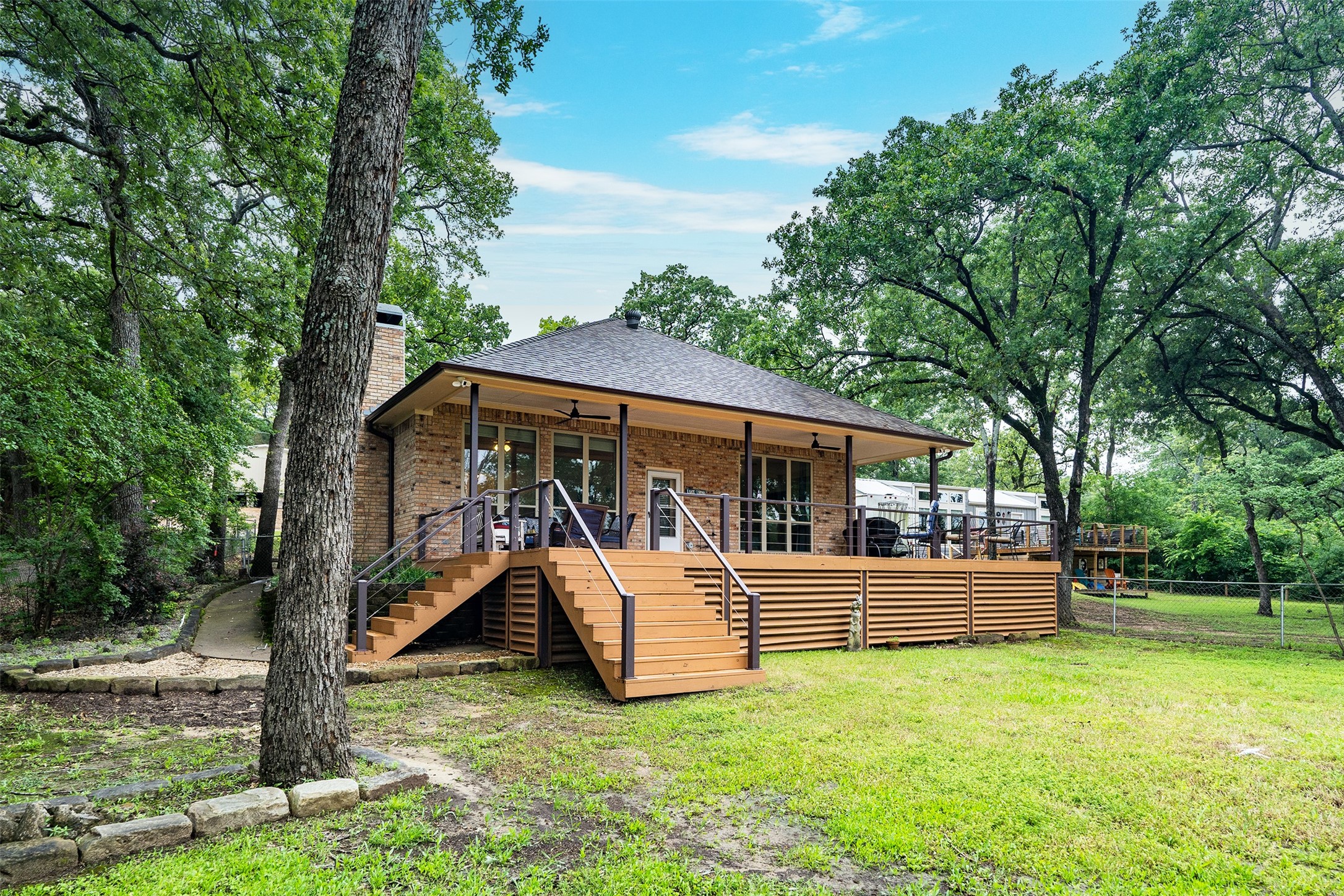 808 Oak Landing Circle