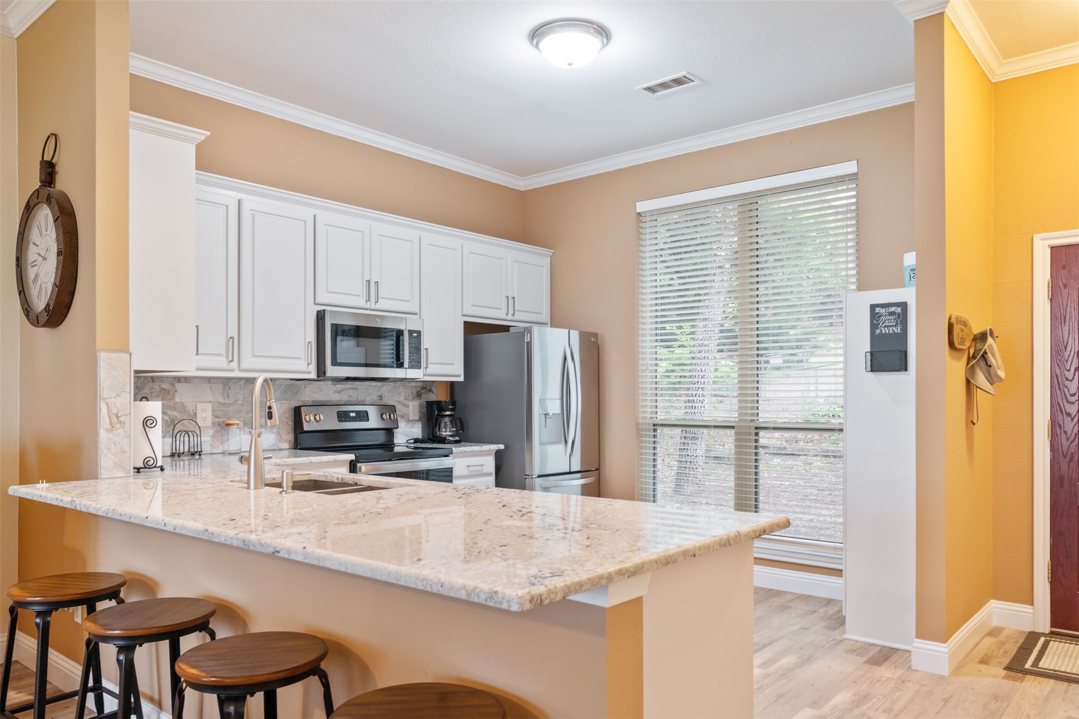 808 Oak Landing Circle