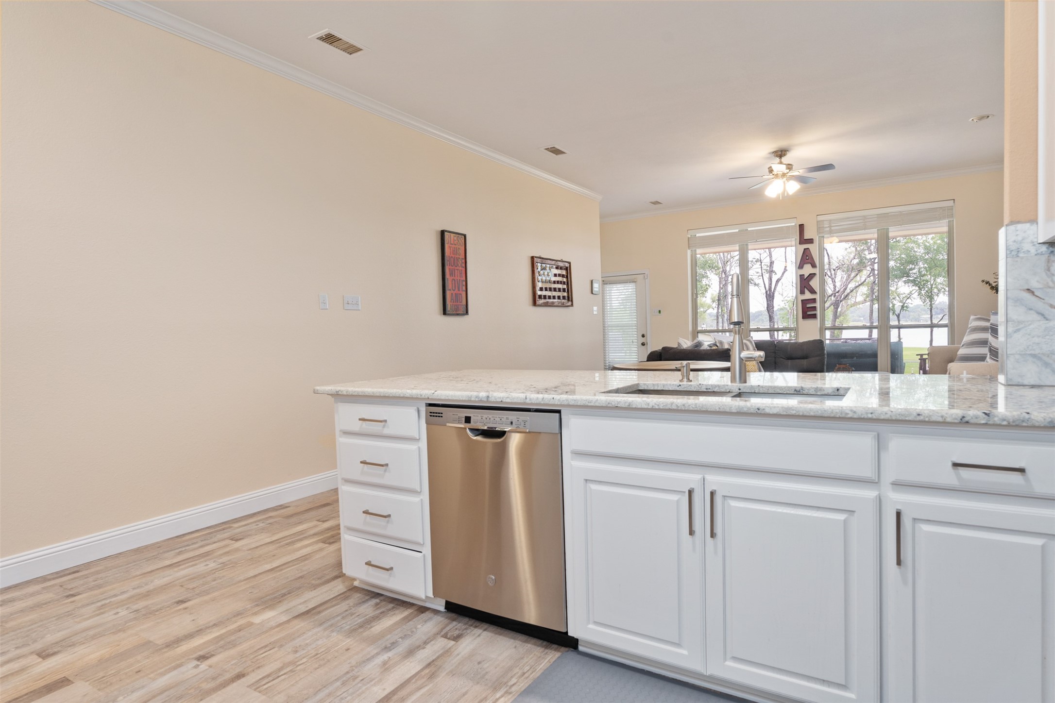 808 Oak Landing Circle