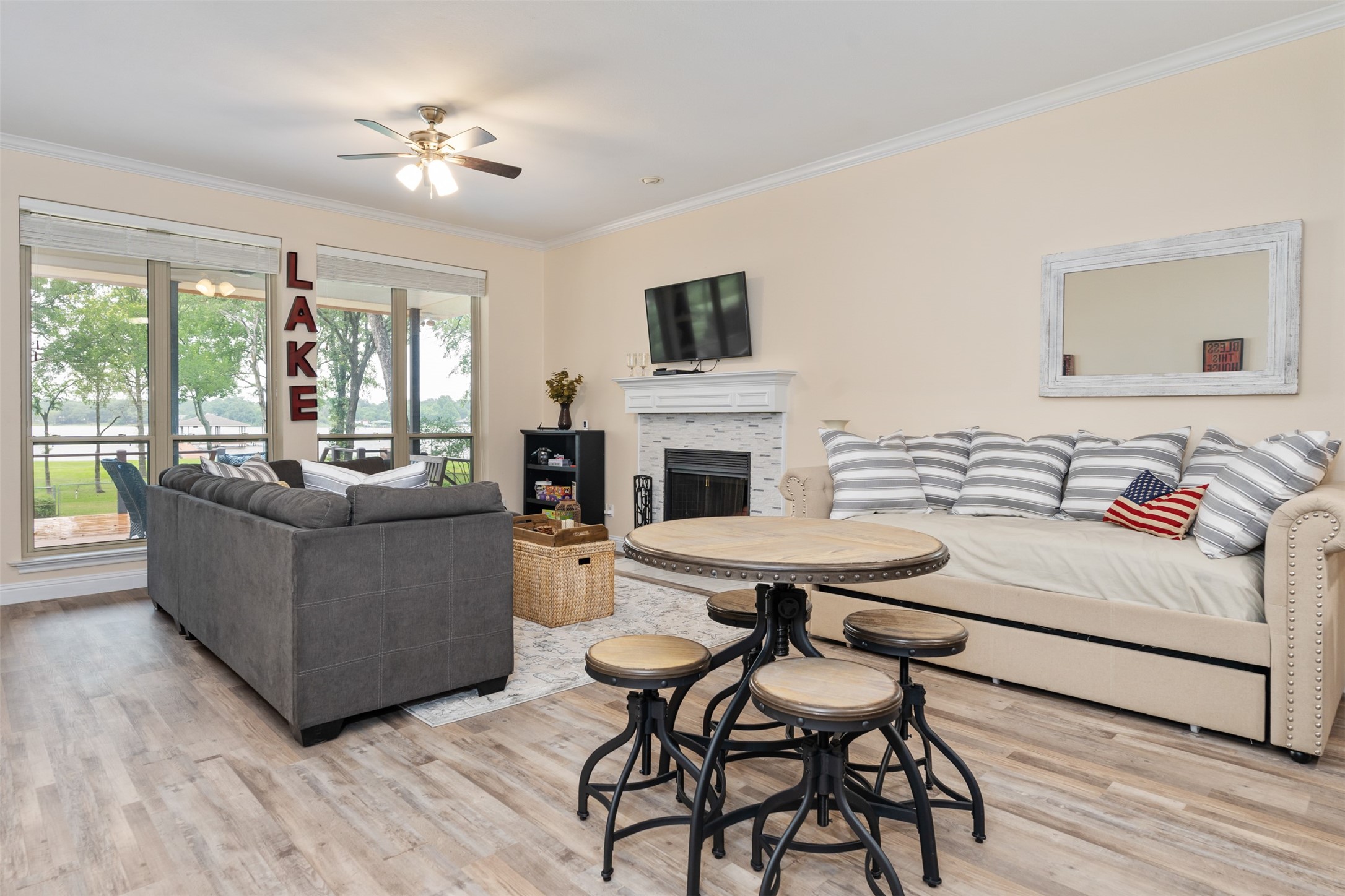 808 Oak Landing Circle