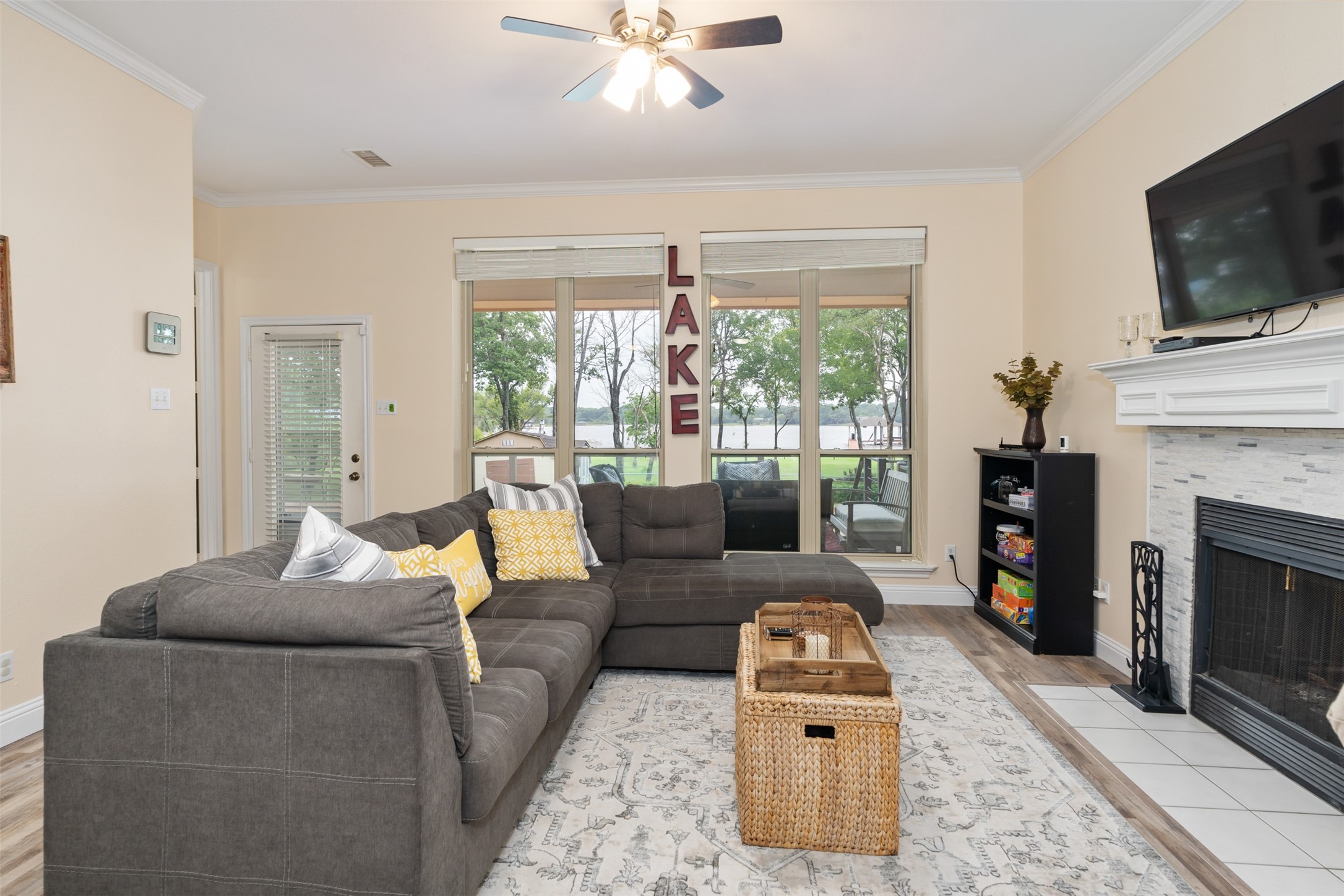 808 Oak Landing Circle