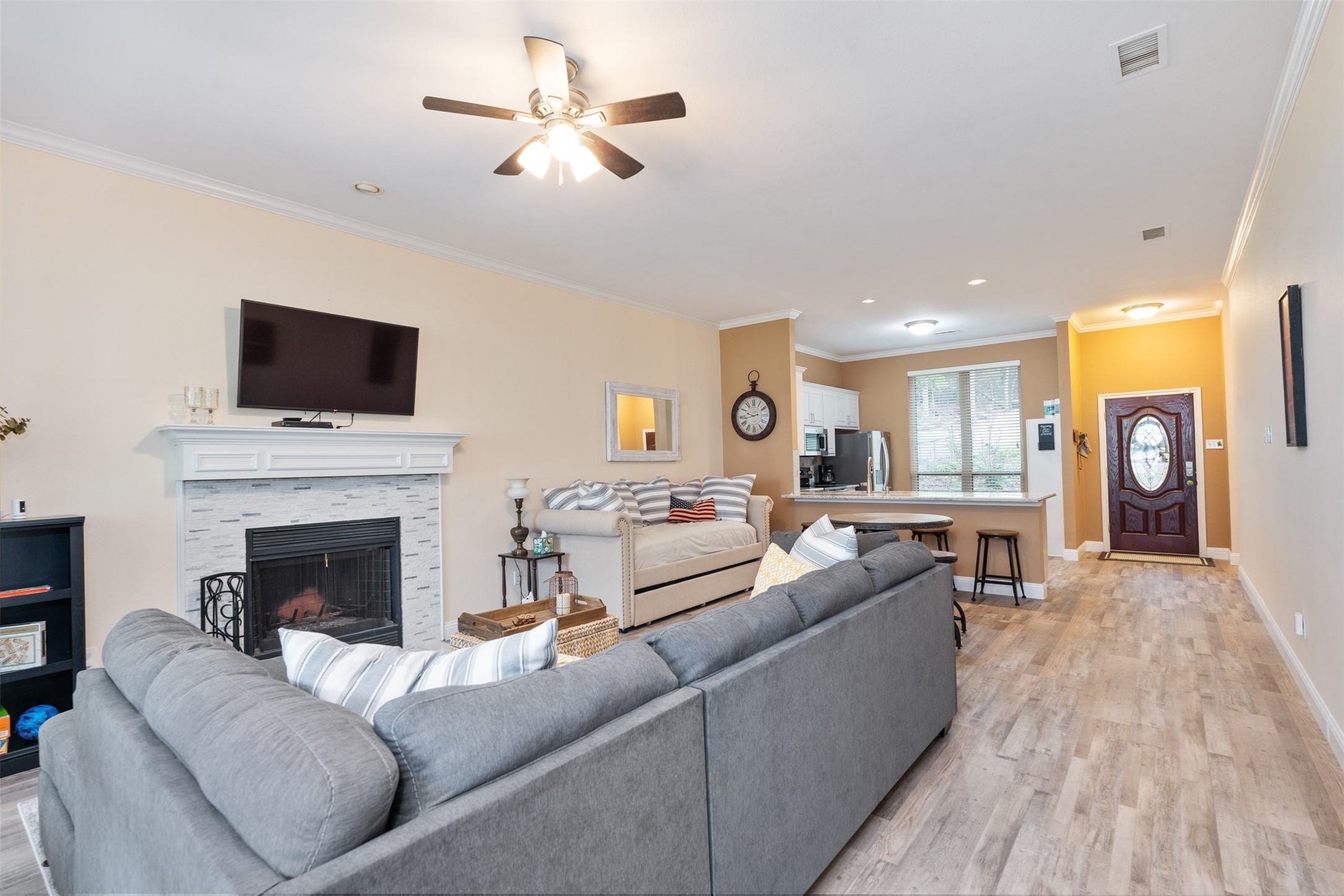 808 Oak Landing Circle