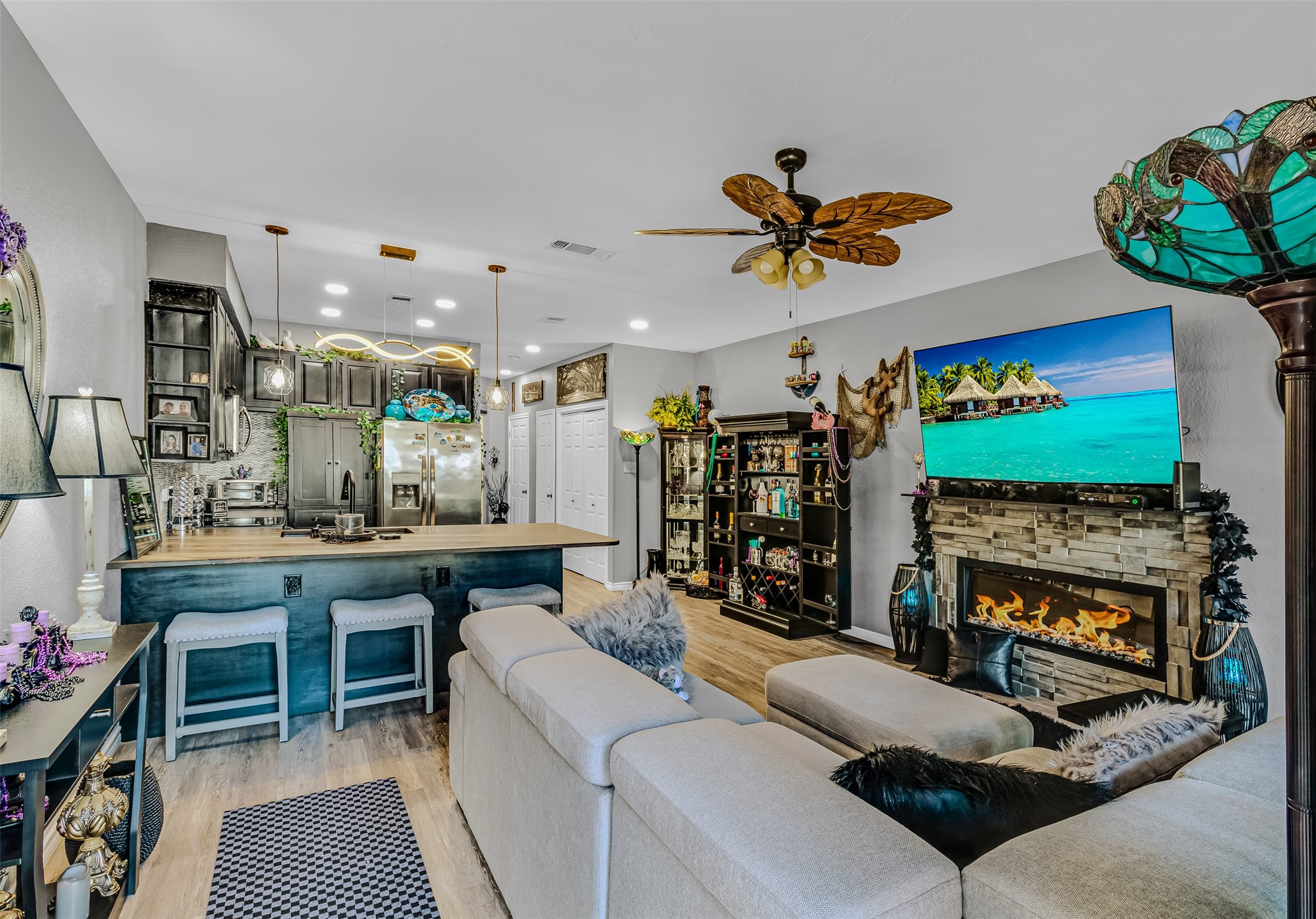 1933 Island Circle B106