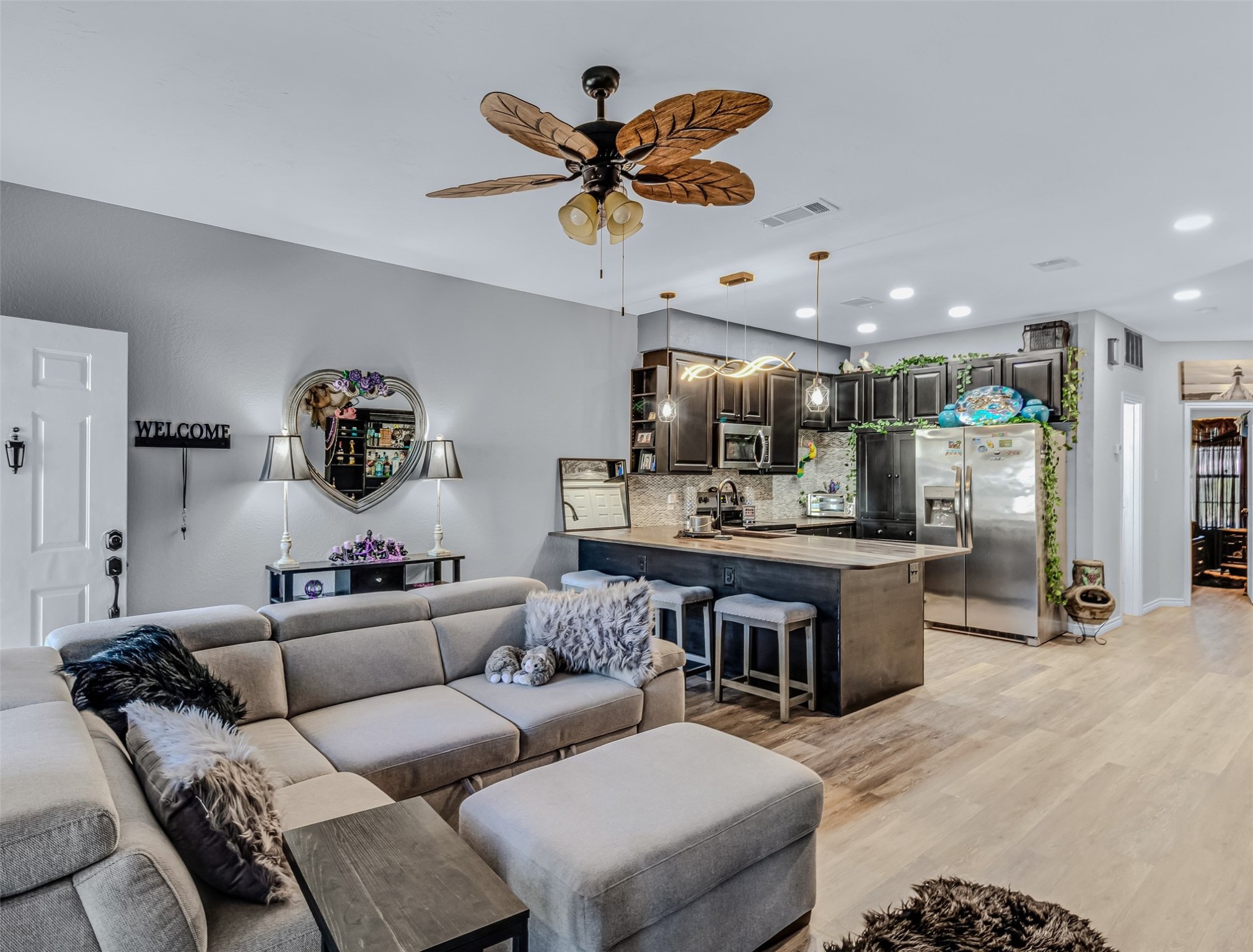 1933 Island Circle B106