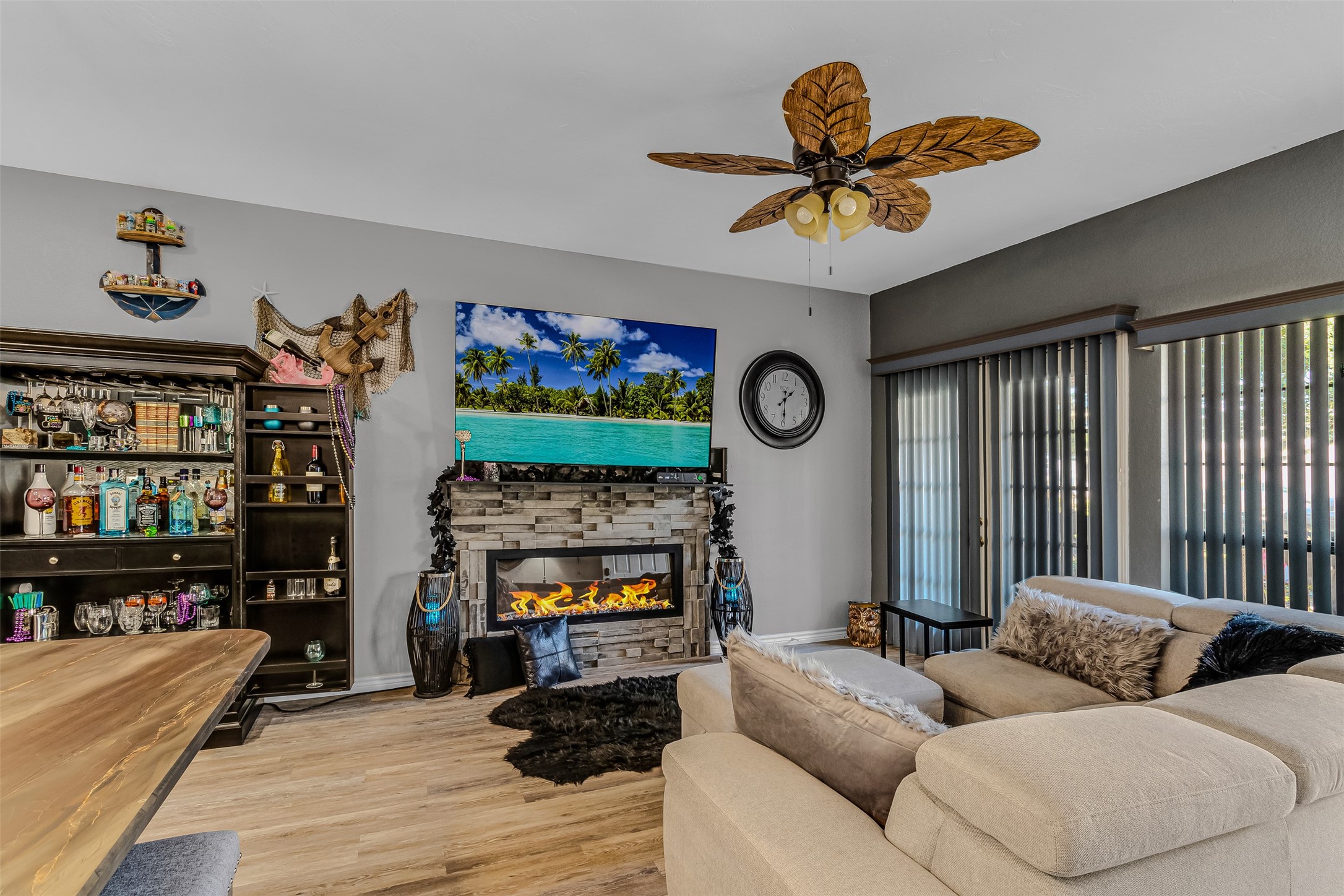 1933 Island Circle B106