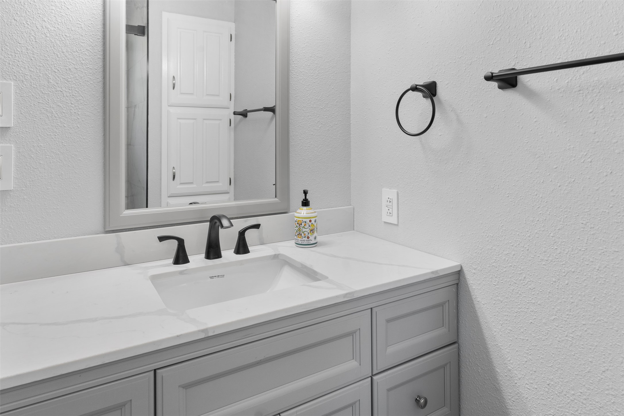 1517 Oak Shore Drive