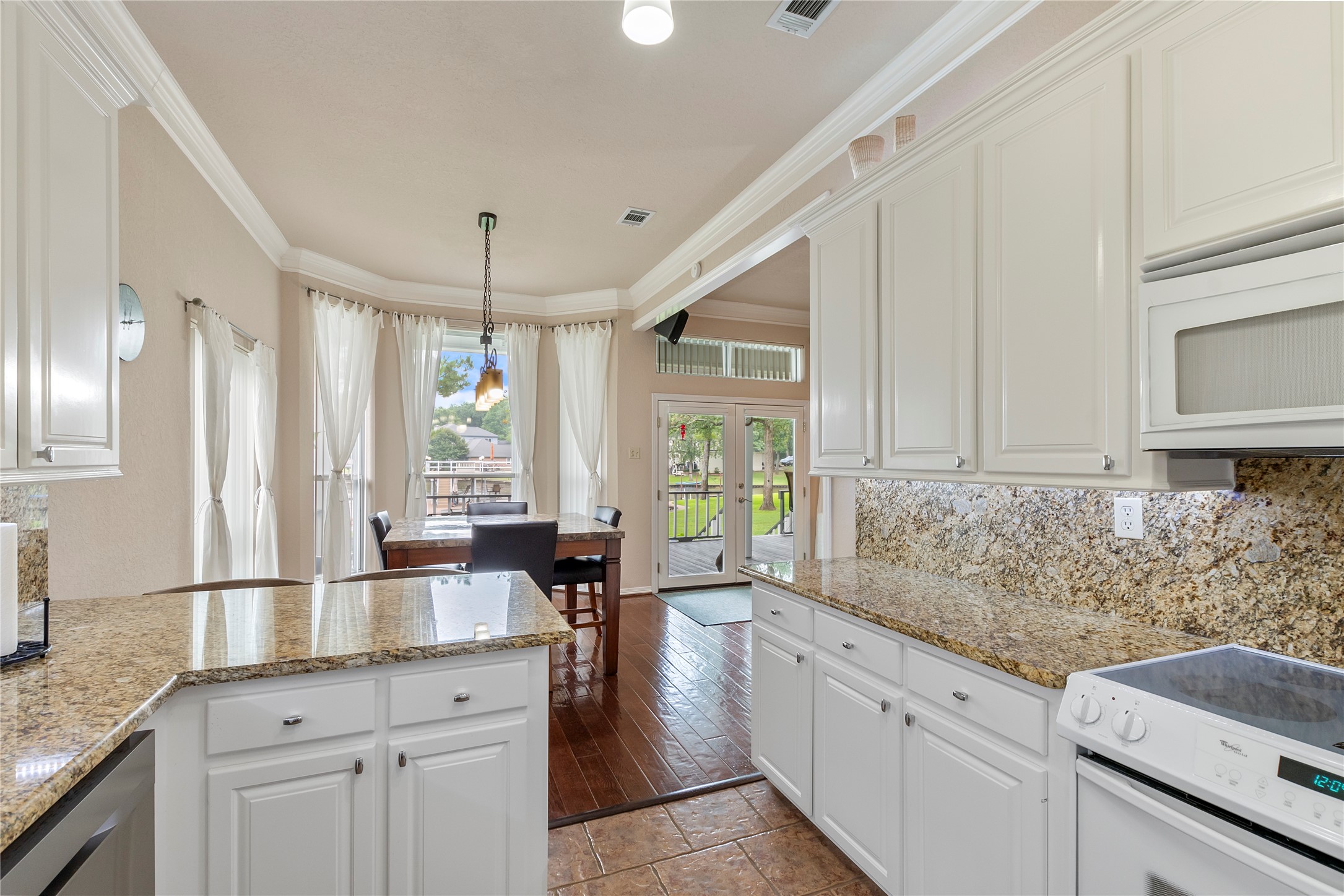 236 E Beachwood Loop