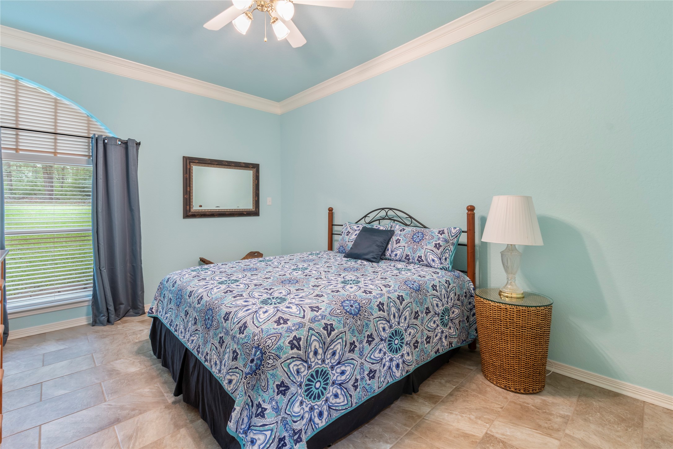 236 E Beachwood Loop