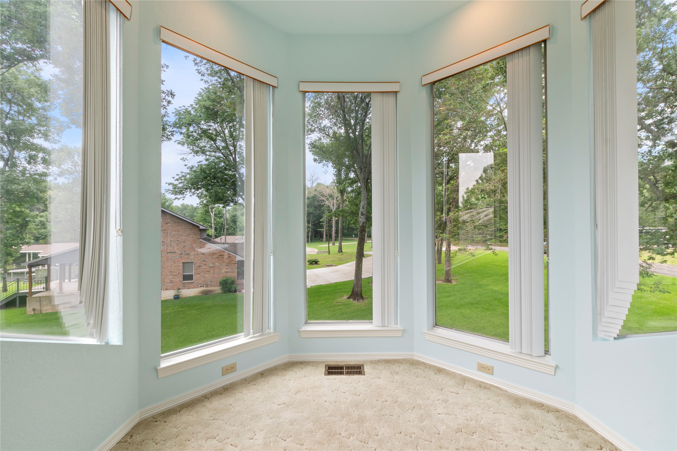 236 E Beachwood Loop