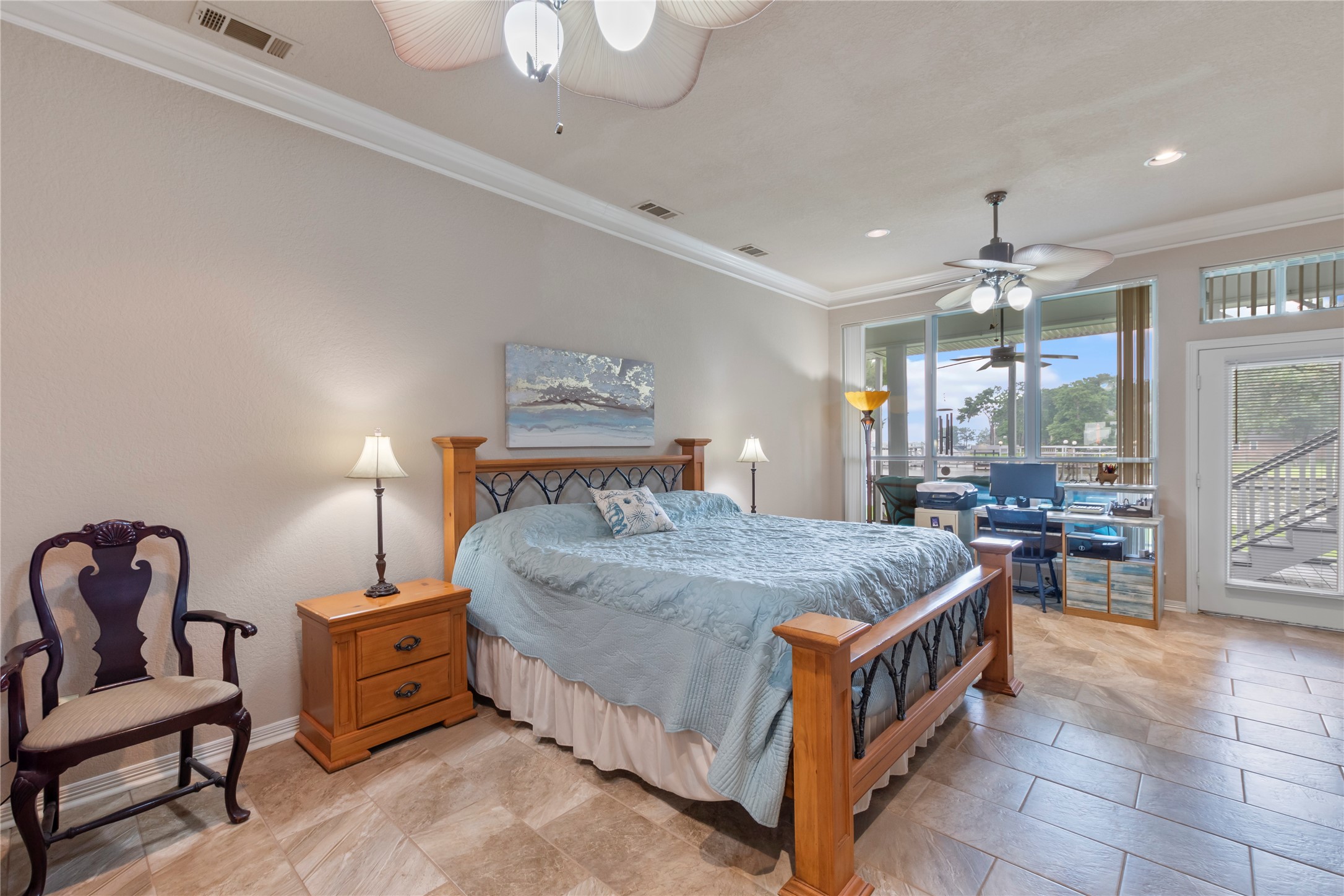 236 E Beachwood Loop