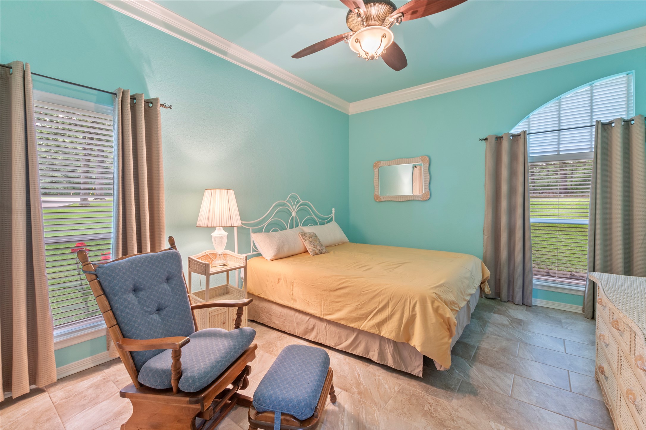 236 E Beachwood Loop