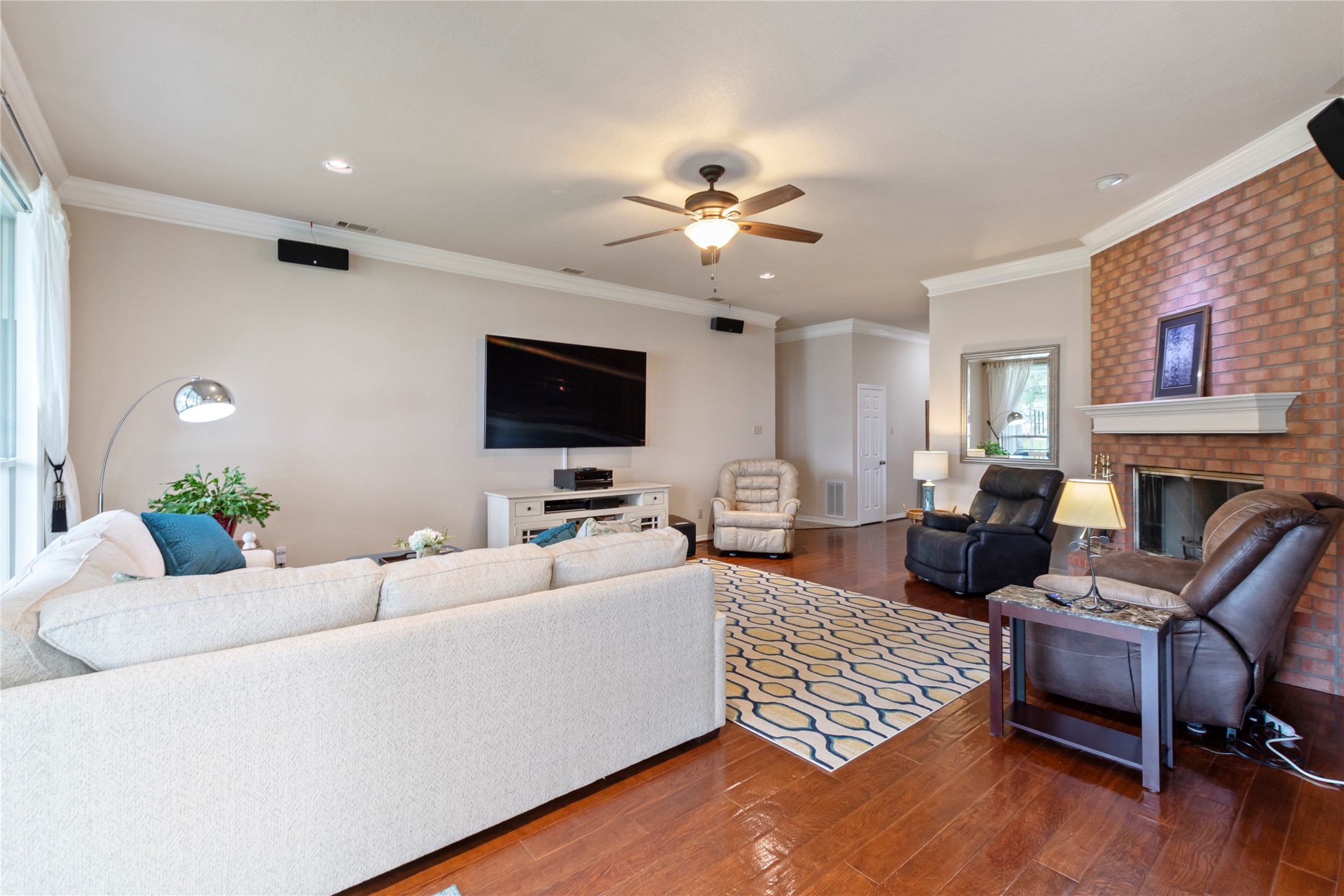 236 E Beachwood Loop