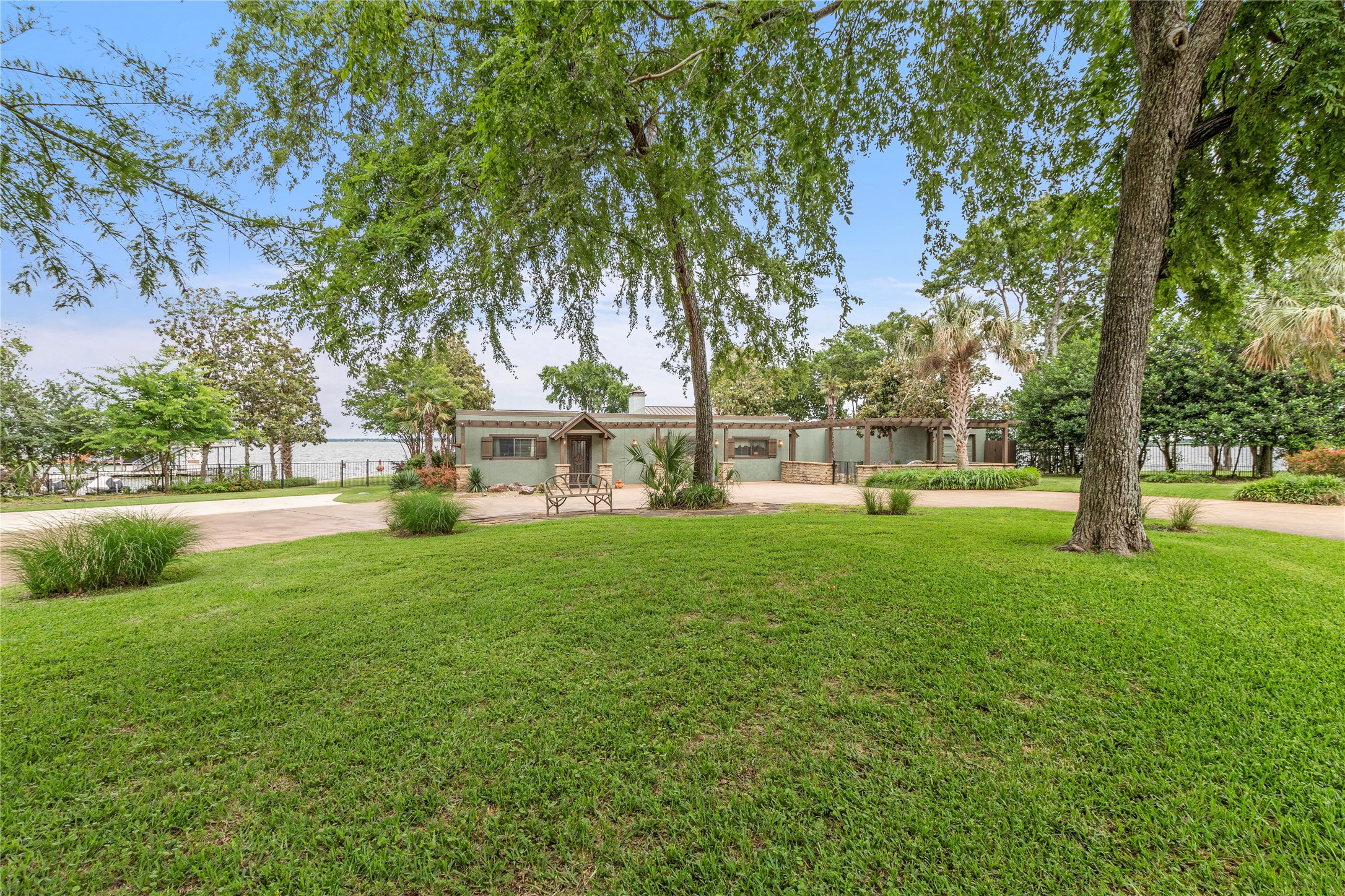 553 Arrowwood Beach Road