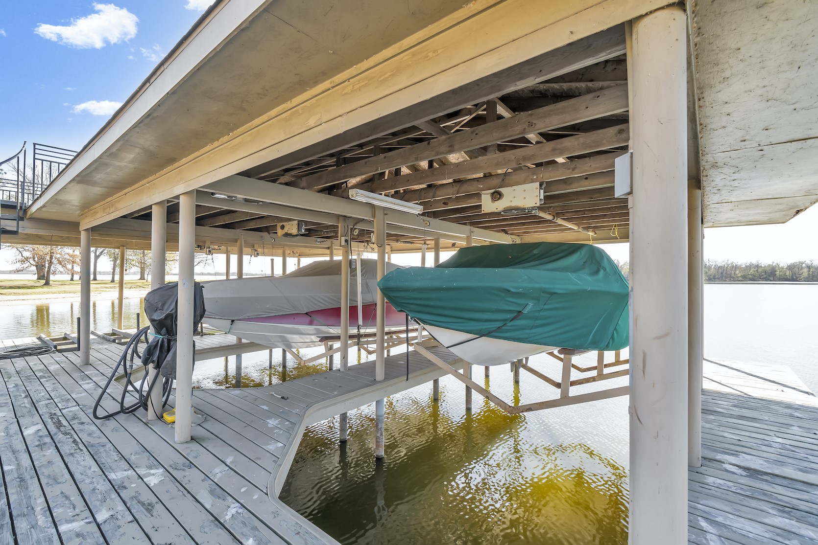 555 Arrowwood Beach Road