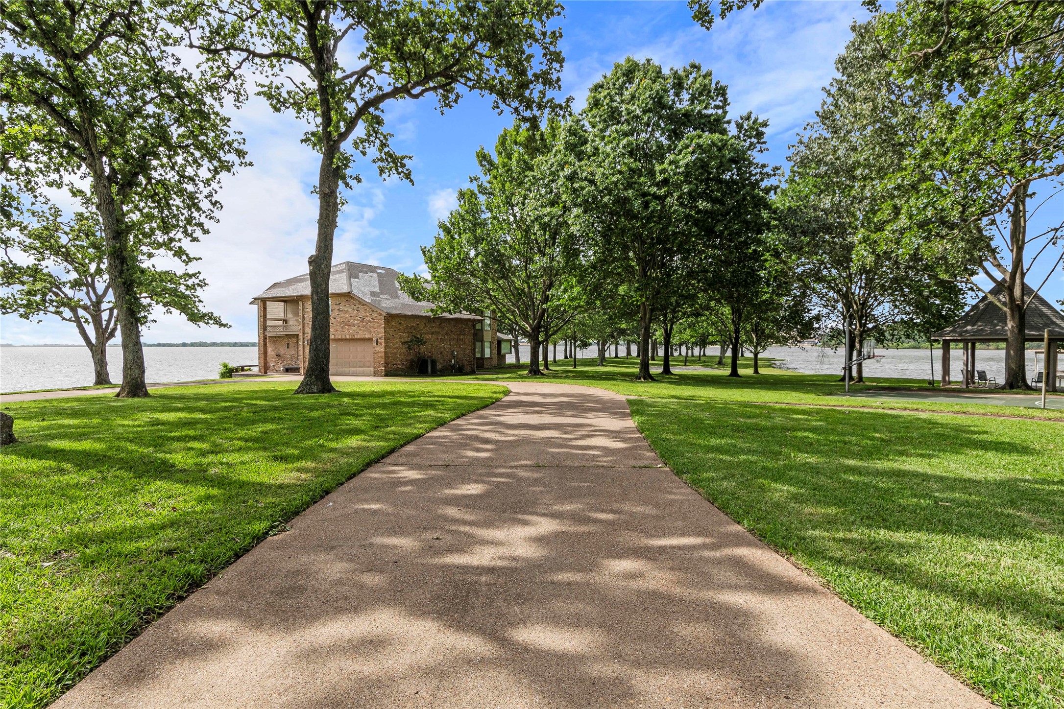 555 Arrowwood Beach Road