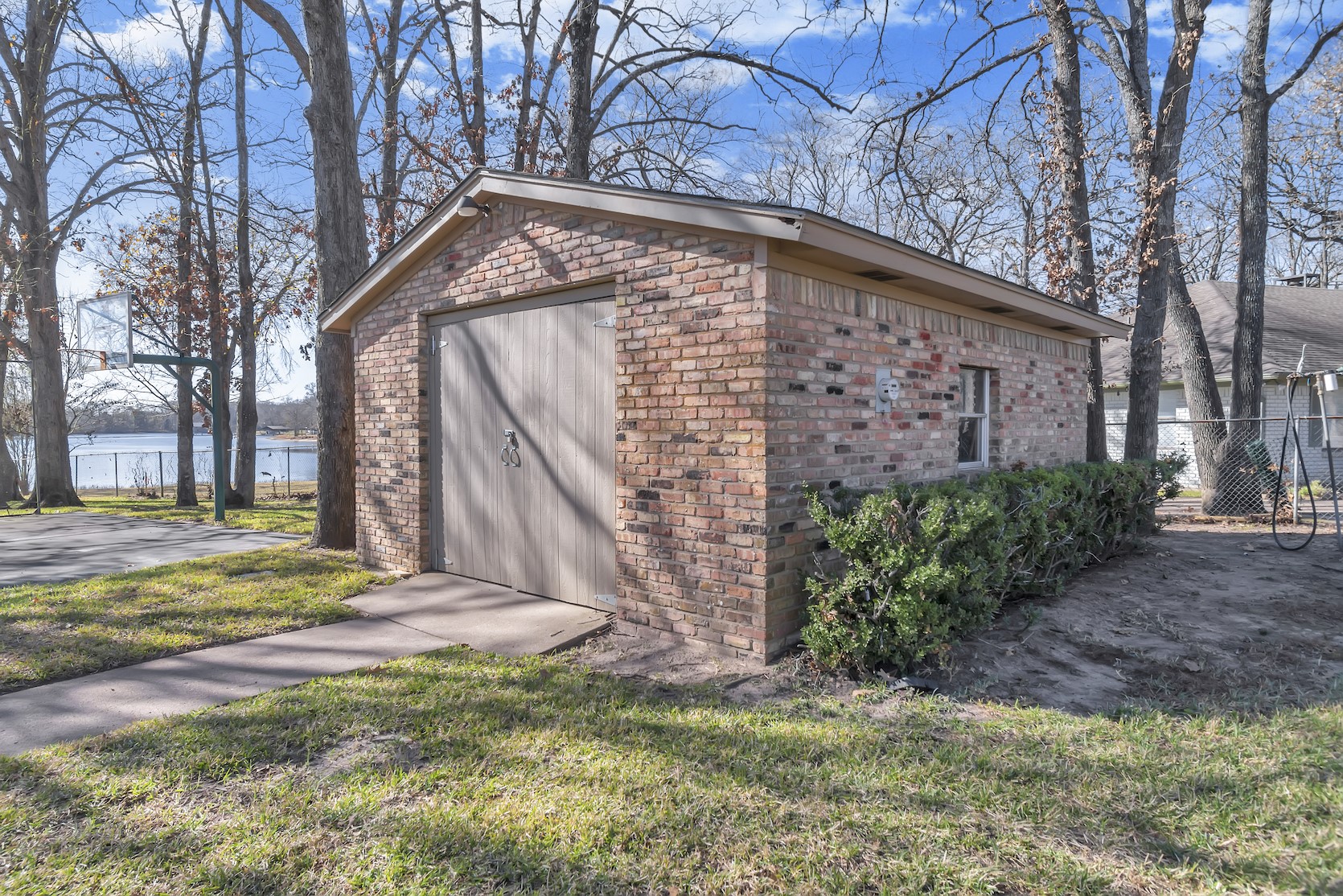 555 Arrowwood Beach Road