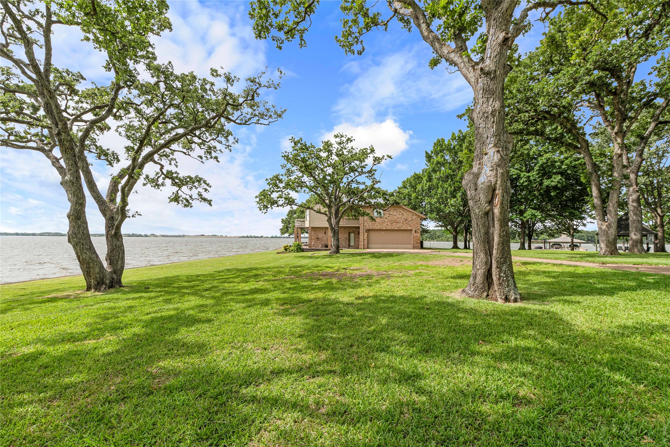 555 Arrowwood Beach Road