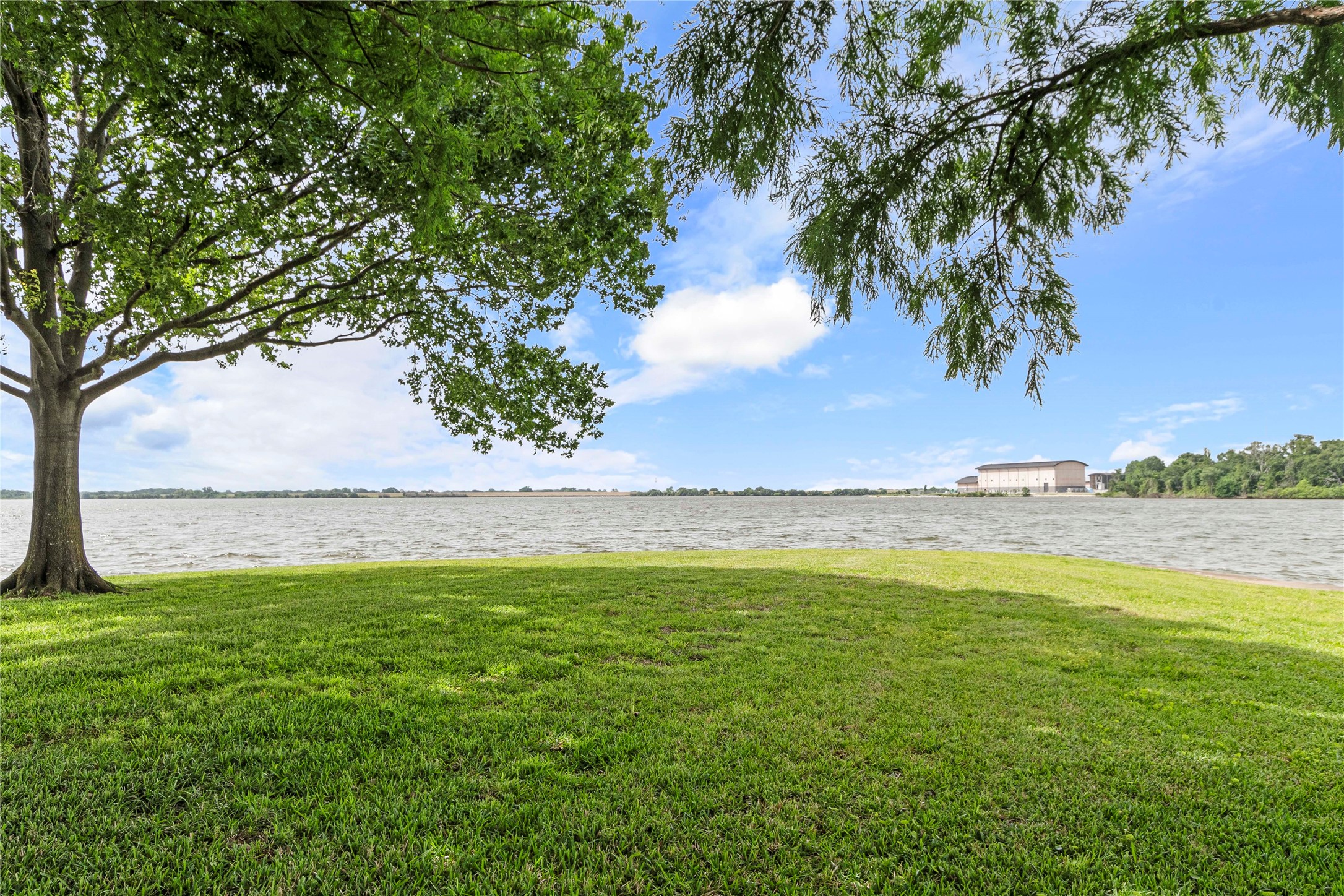 555 Arrowwood Beach Road