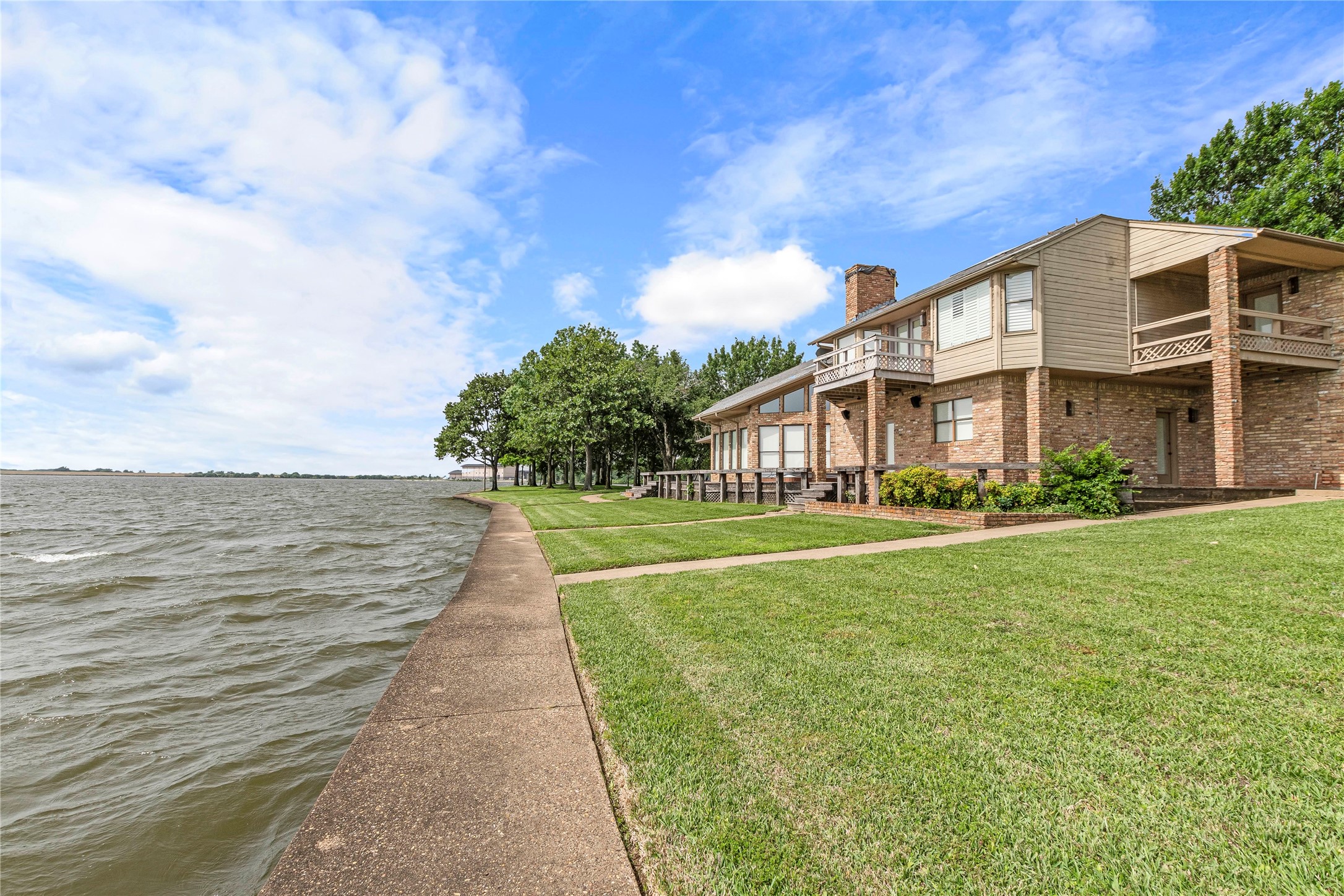 555 Arrowwood Beach Road