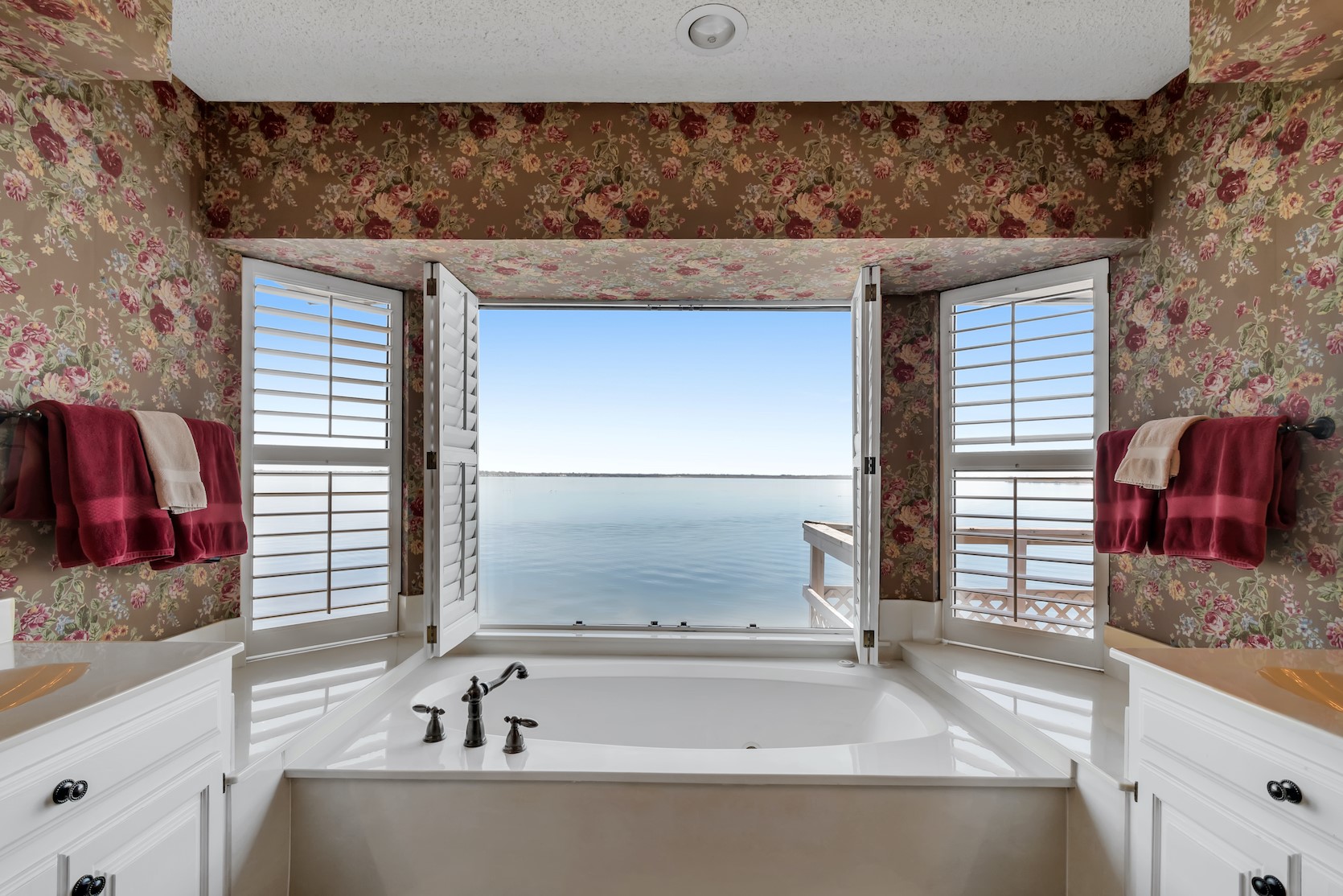 555 Arrowwood Beach Road