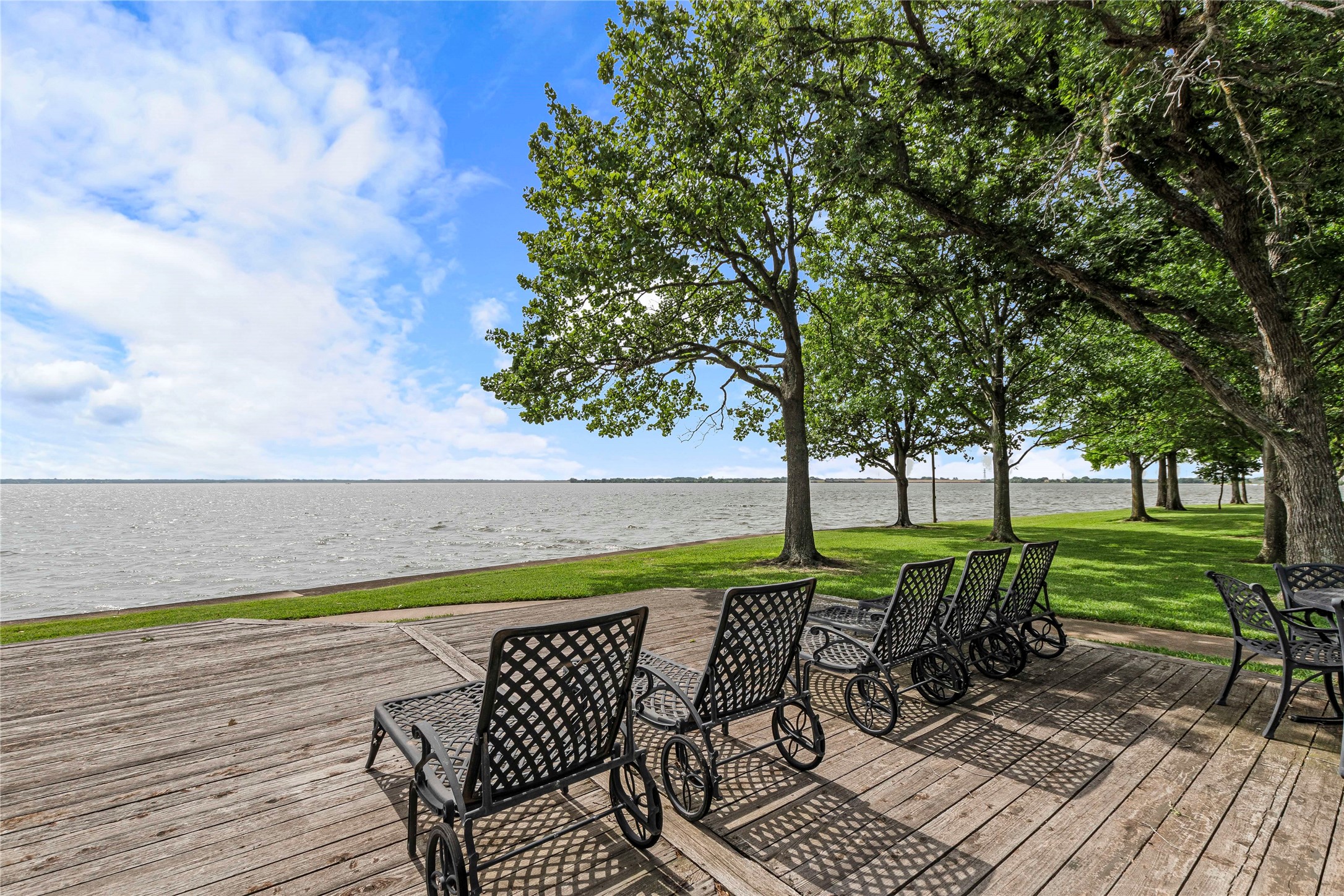 555 Arrowwood Beach Road