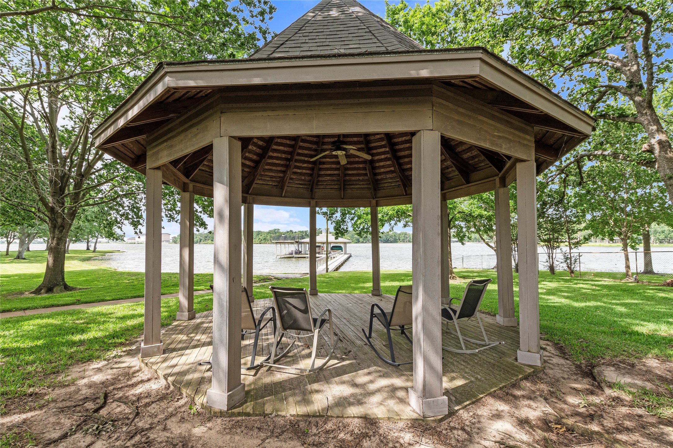 555 Arrowwood Beach Road