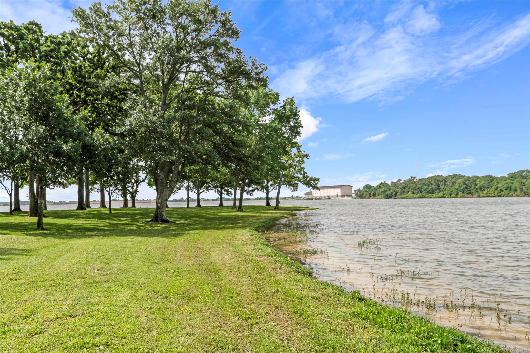 555 Arrowwood Beach Road