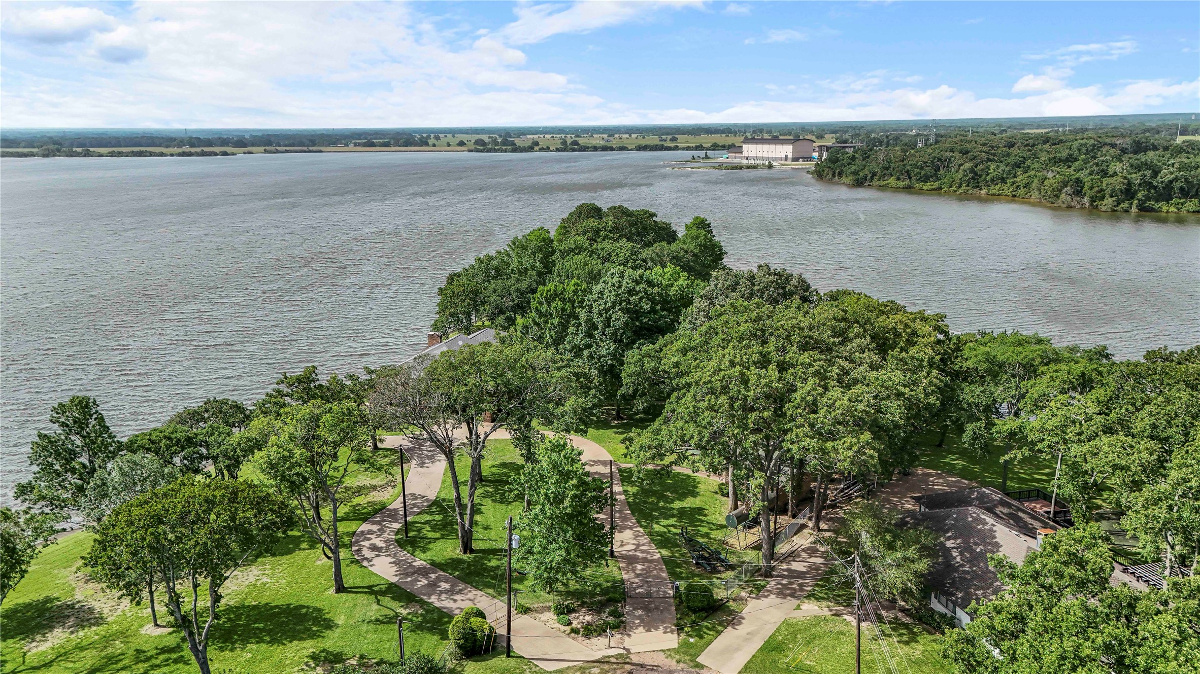 555 Arrowwood Beach Road