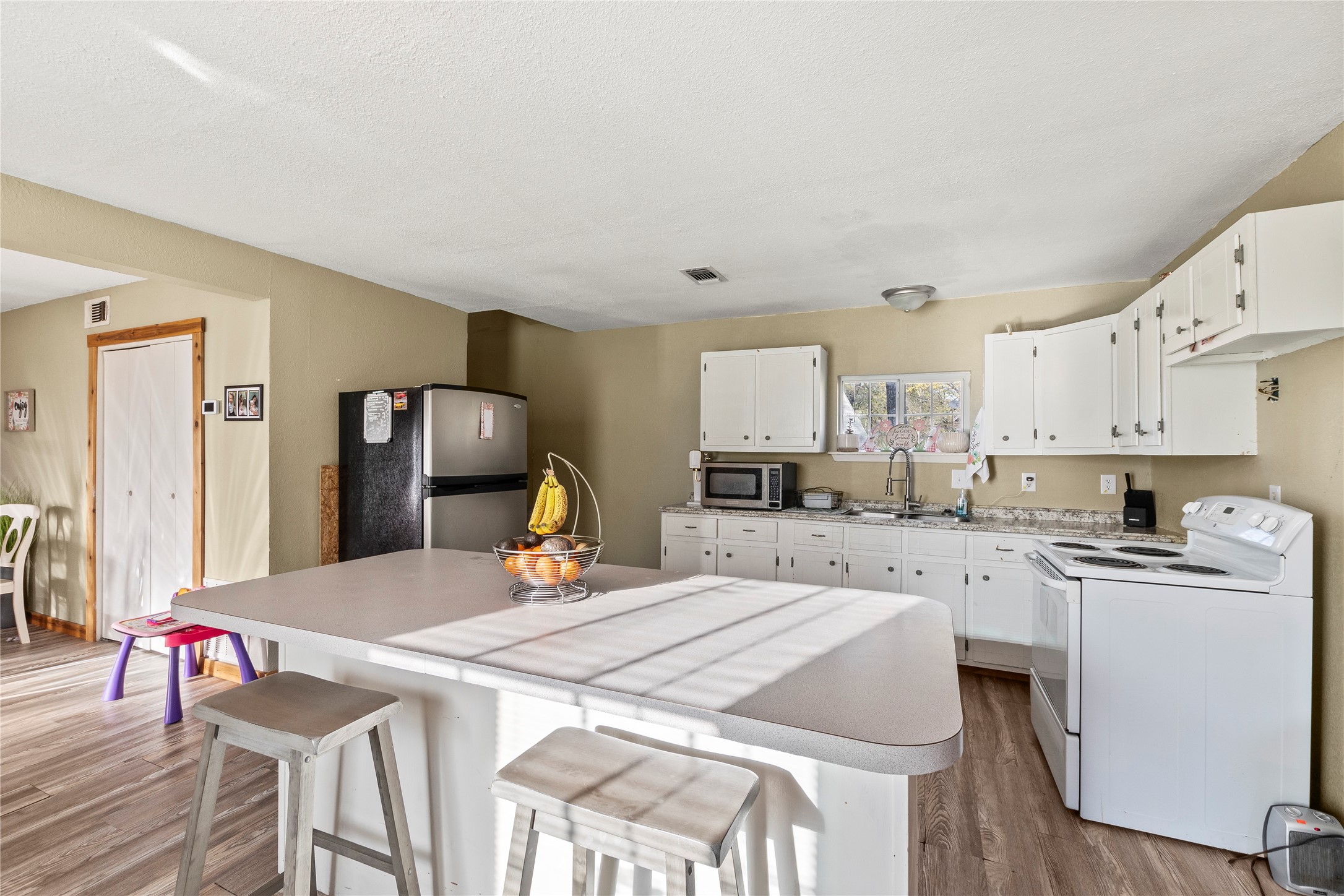 303 Whispering Oaks Trail