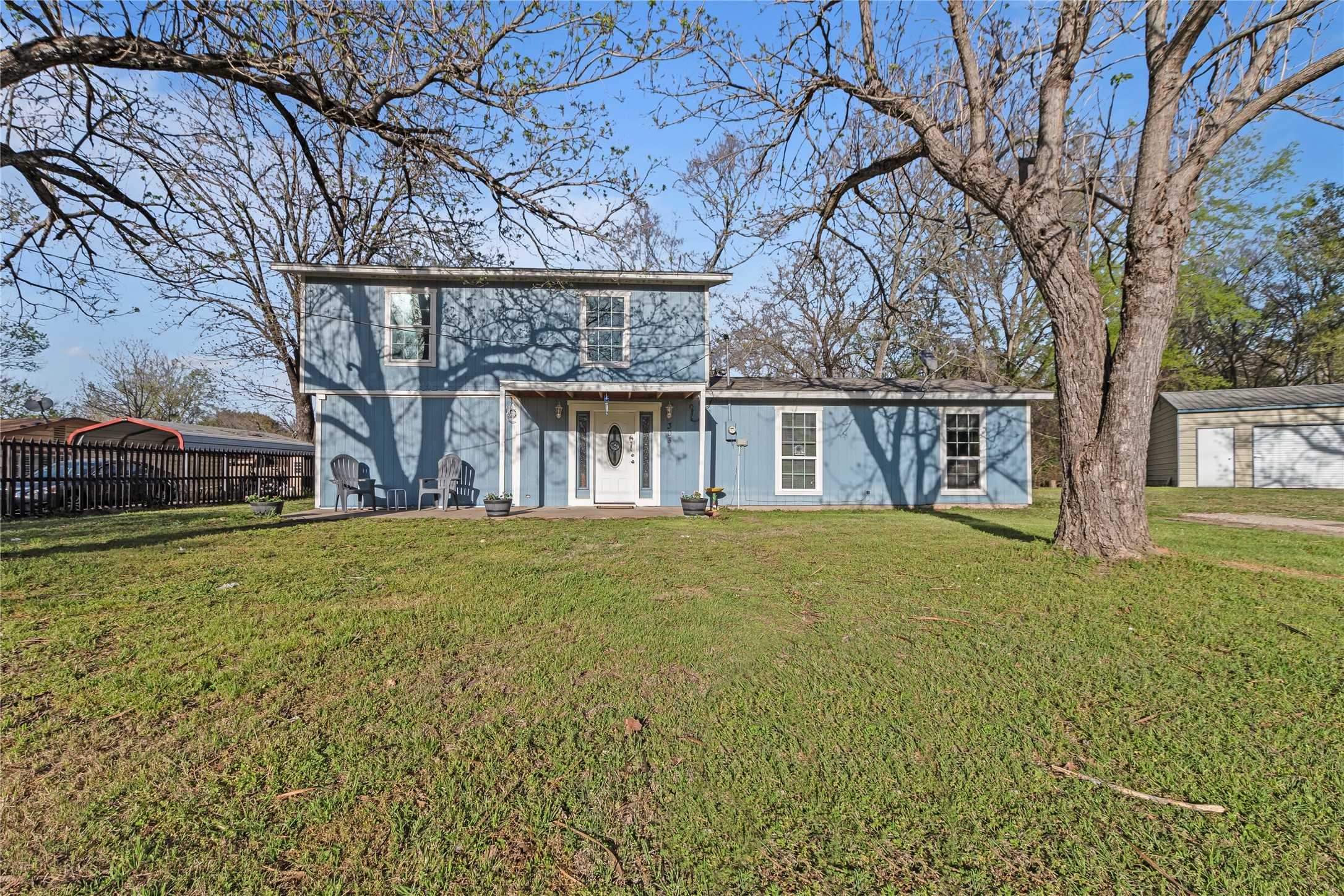 303 Whispering Oaks Trail