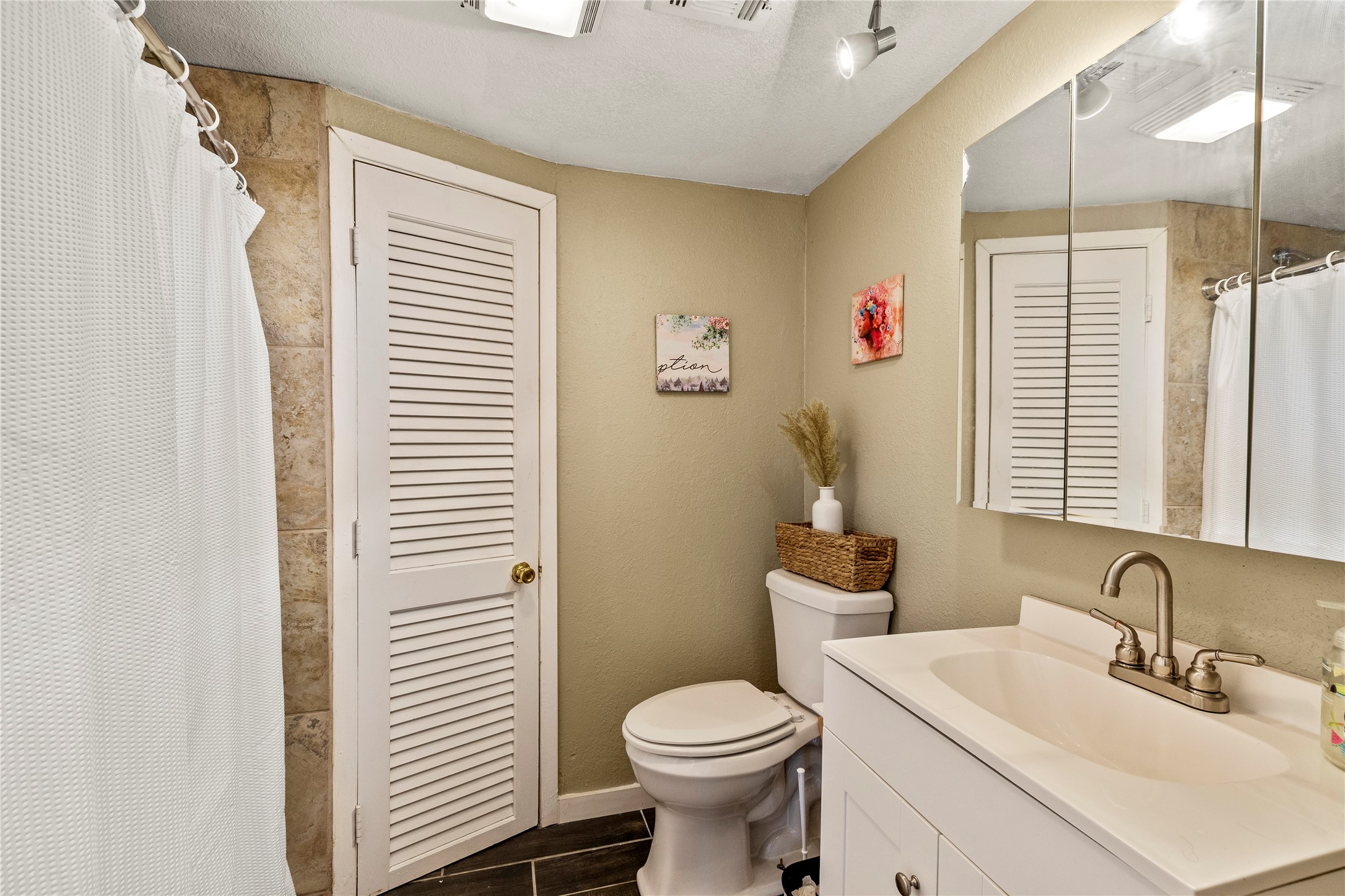 303 Whispering Oaks Trail