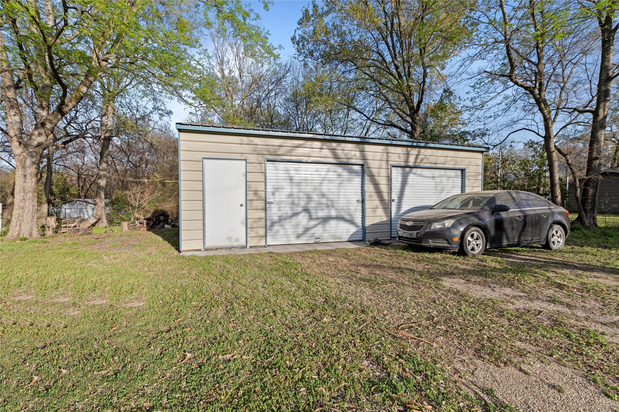 303 Whispering Oaks Trail