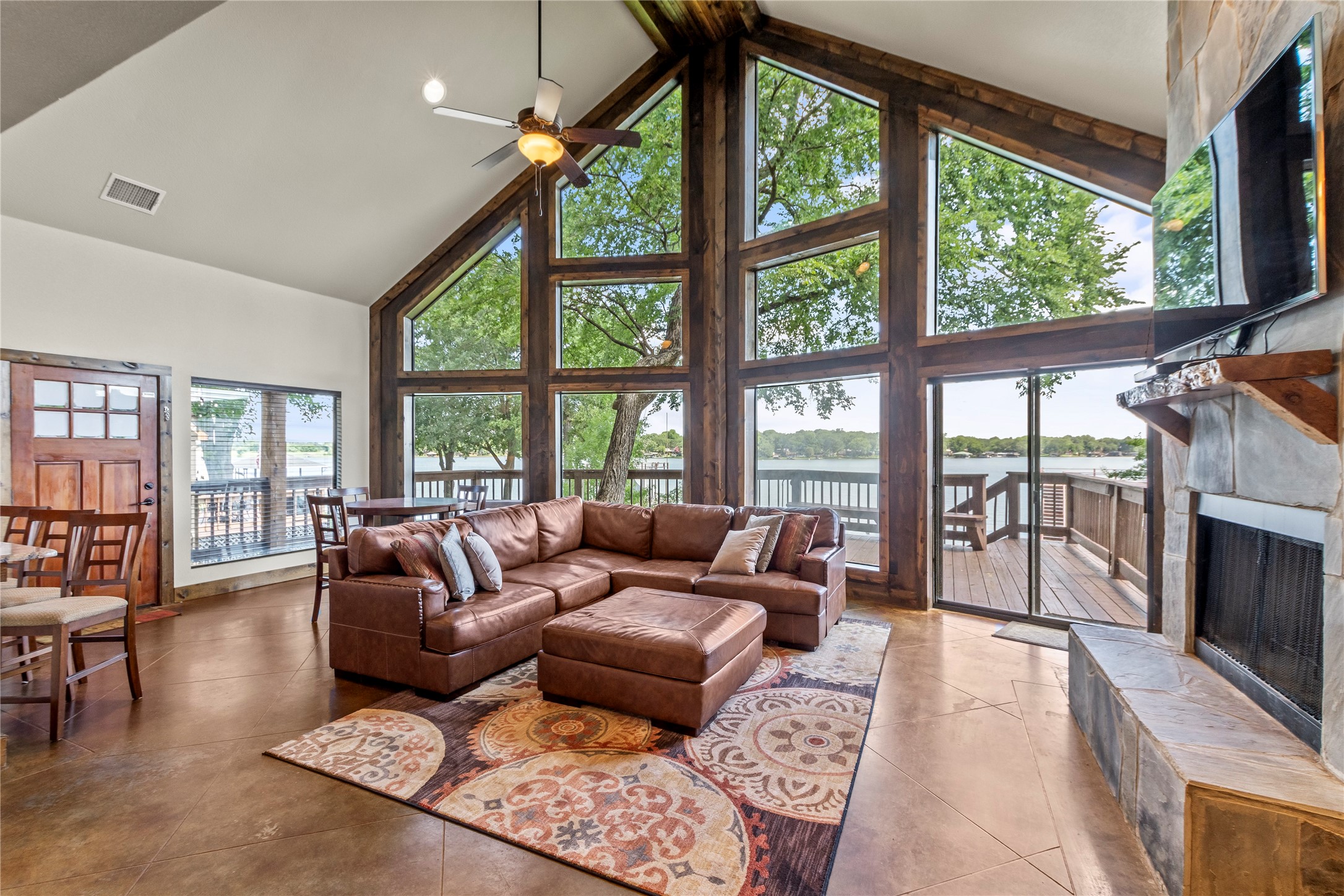 11178 Lakeside Drive