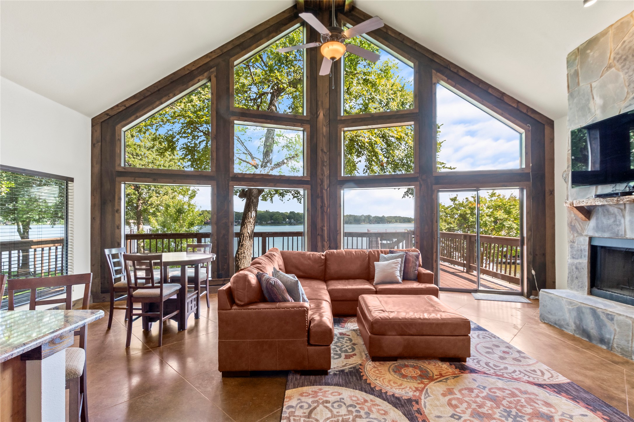 11178 Lakeside Drive