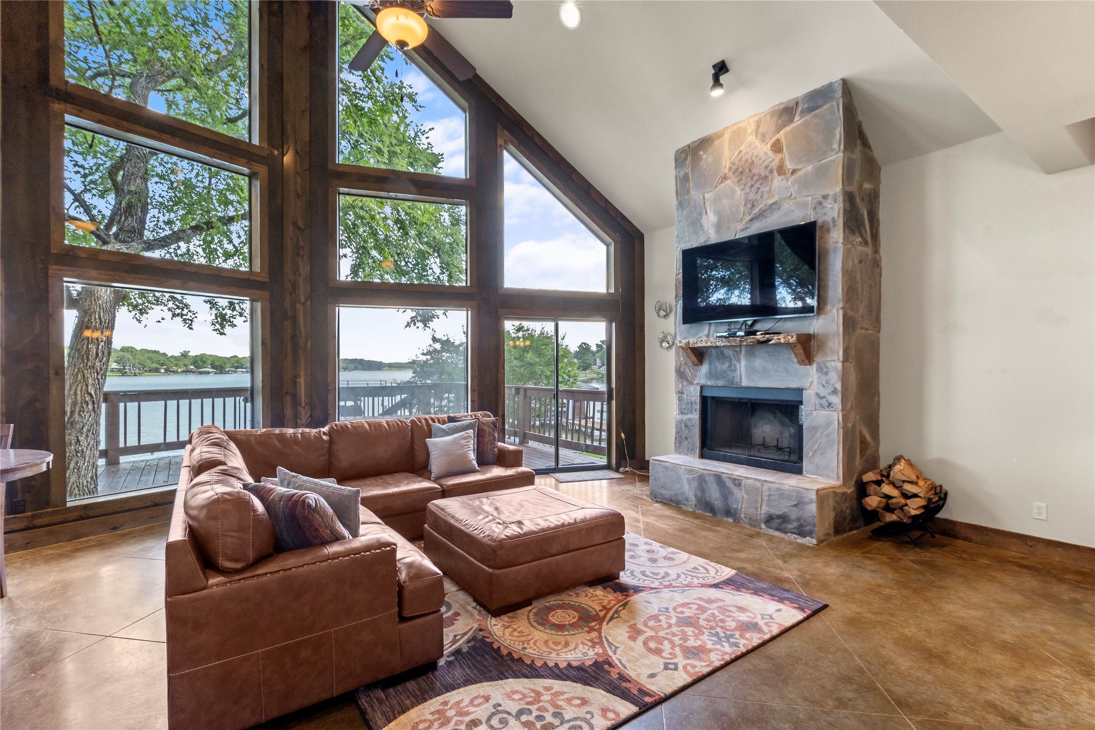 11178 Lakeside Drive