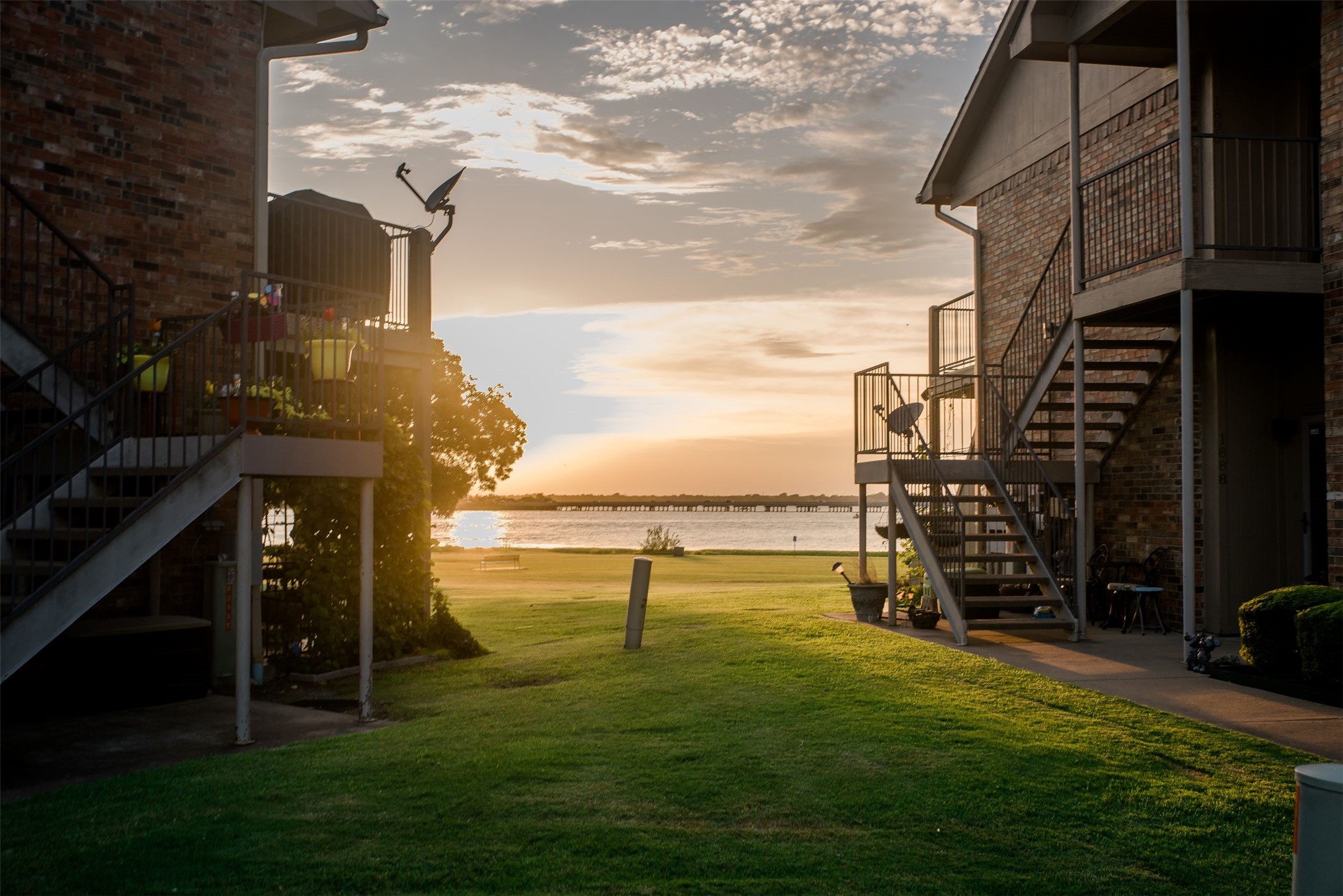 1889 Signal Ridge Place