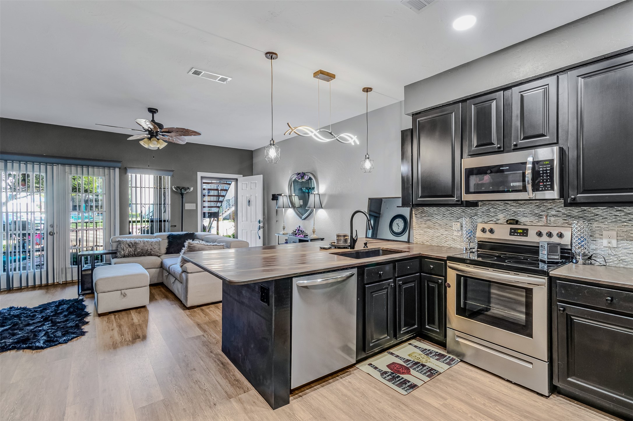 1933 Island Circle B106