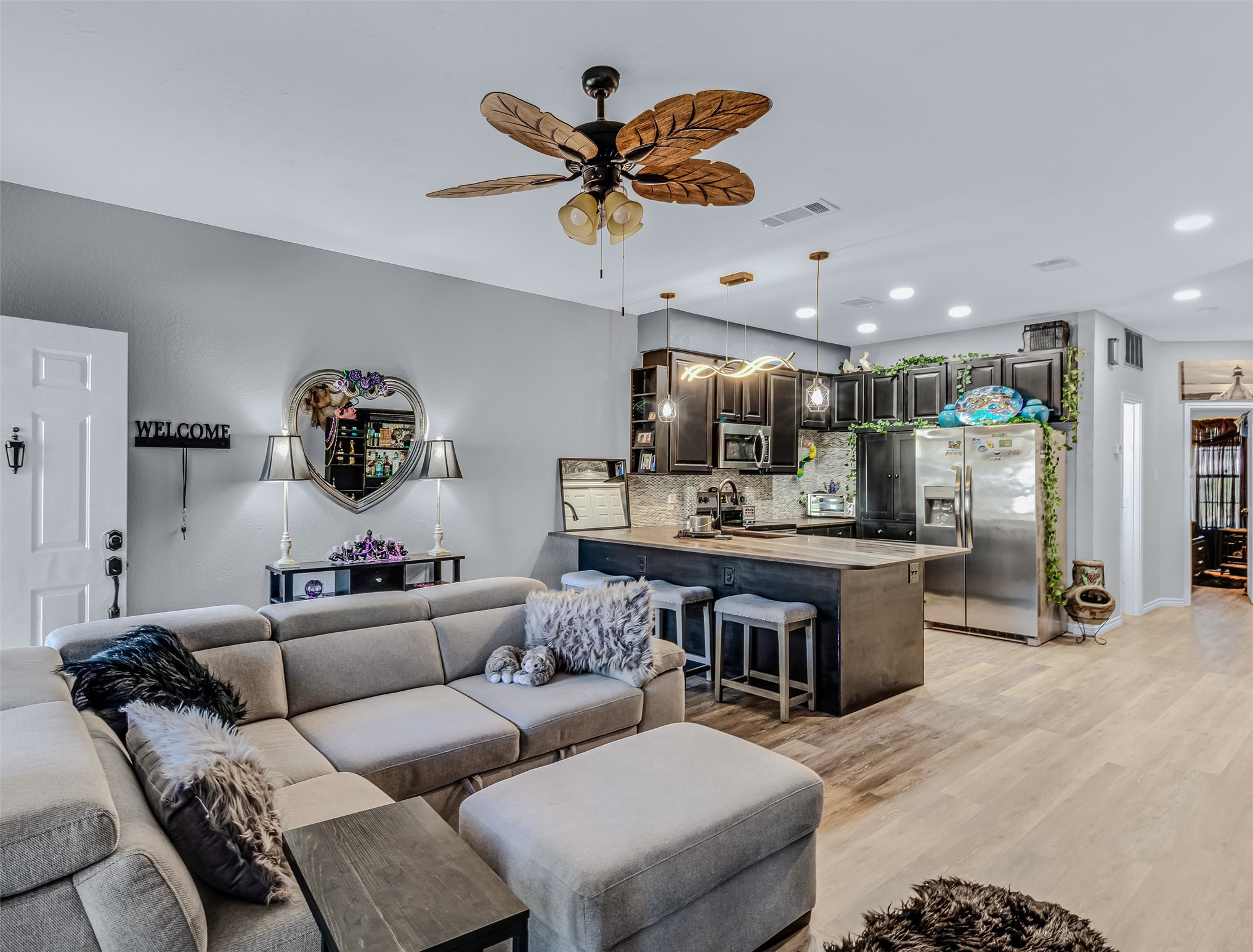 1933 Island Circle B106