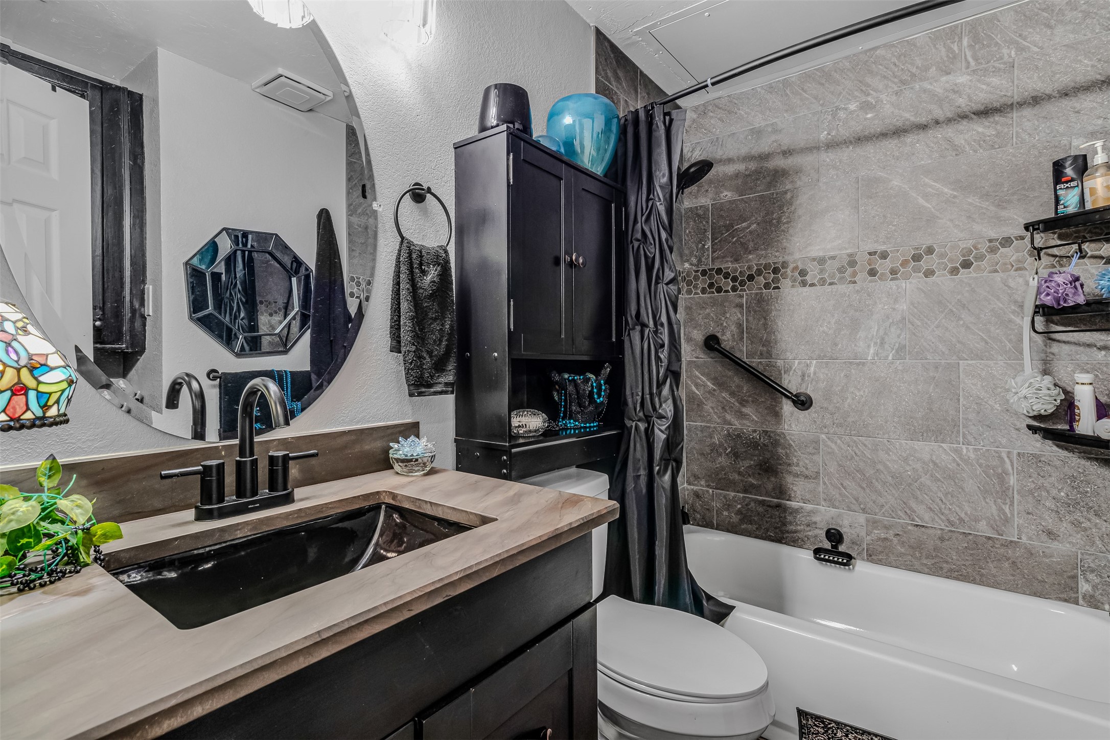 1933 Island Circle B106