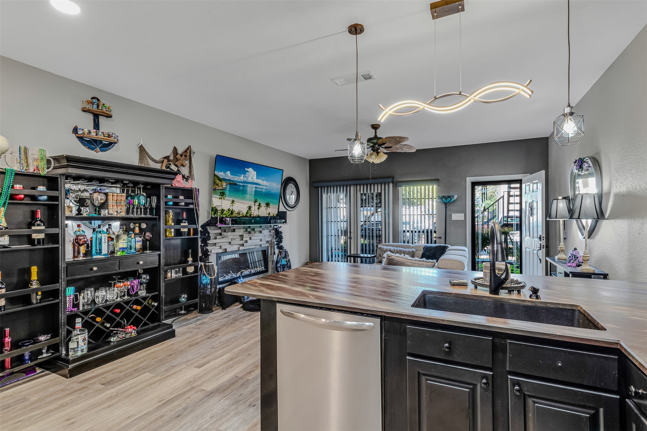 1933 Island Circle B106