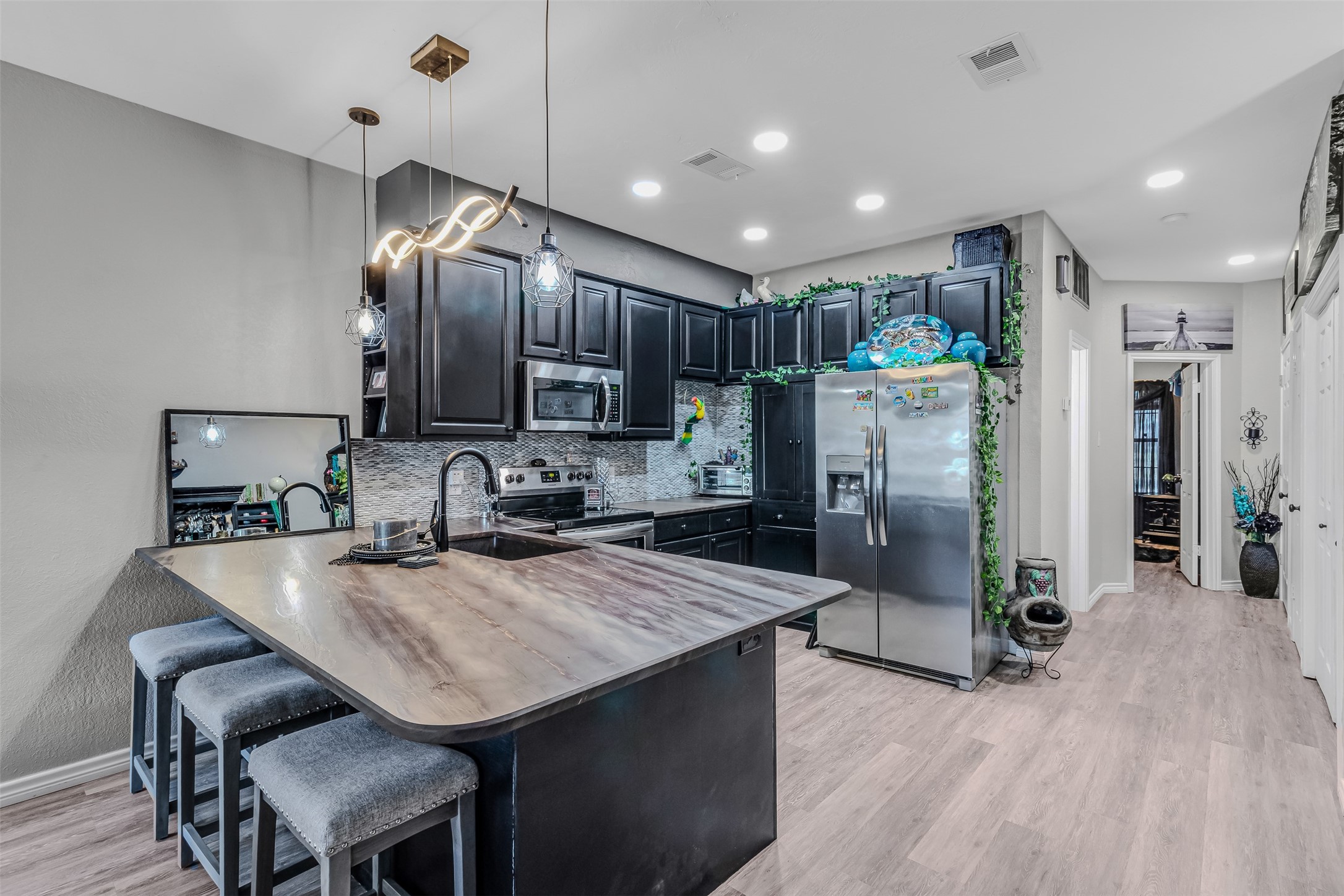 1933 Island Circle B106