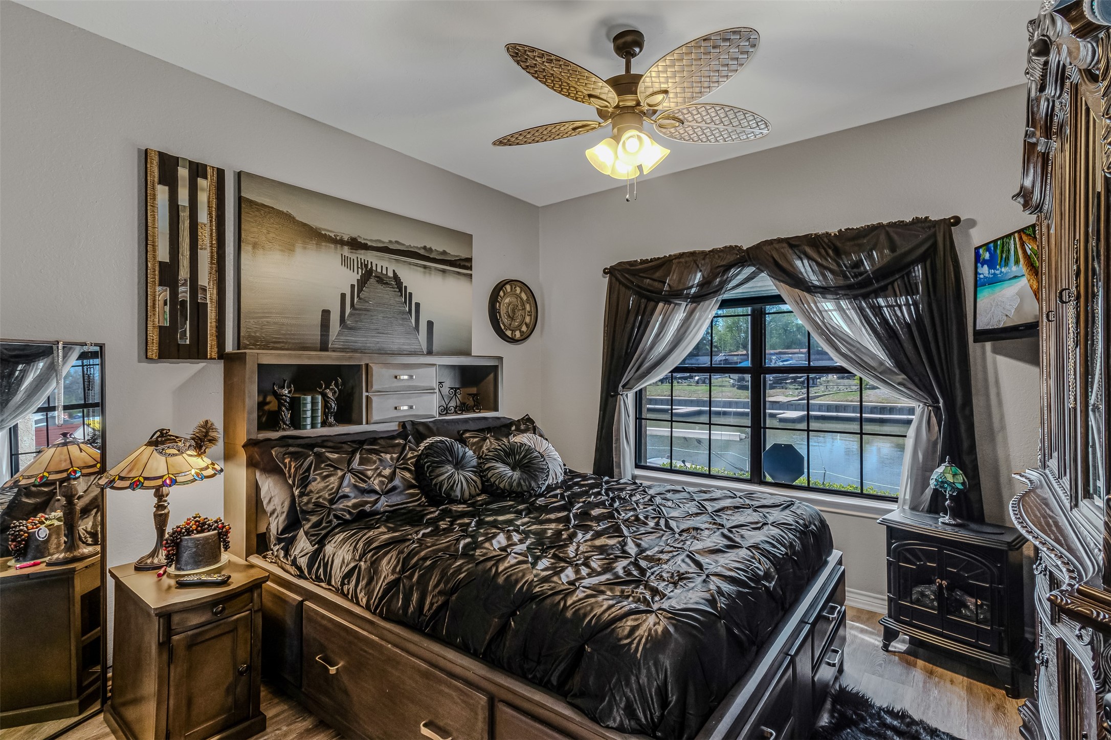 1933 Island Circle B106