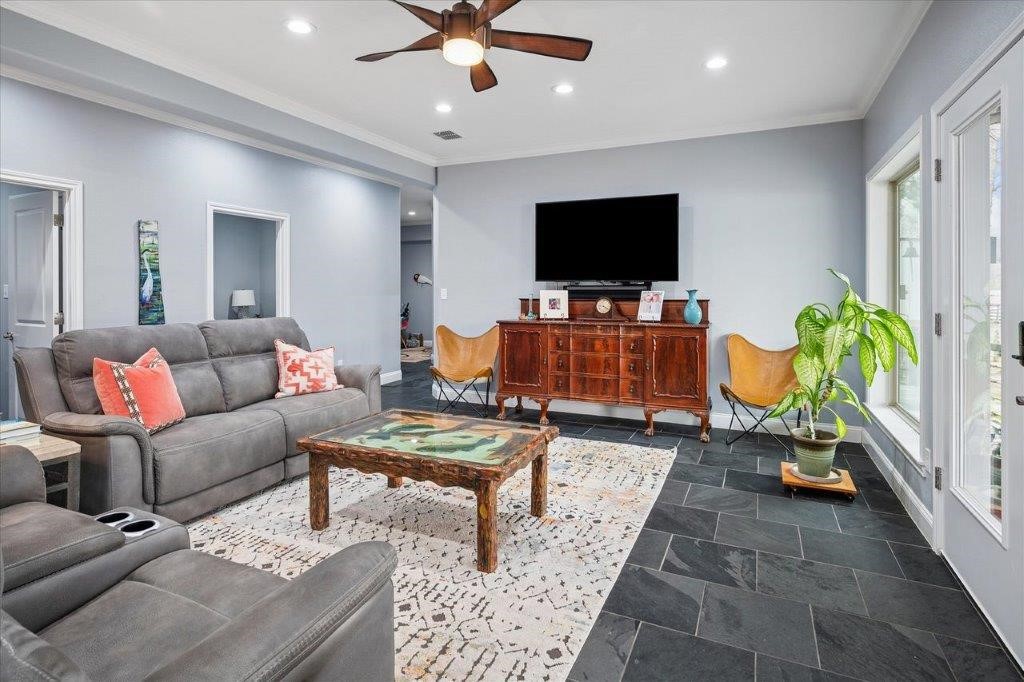 154 Bayside Circle